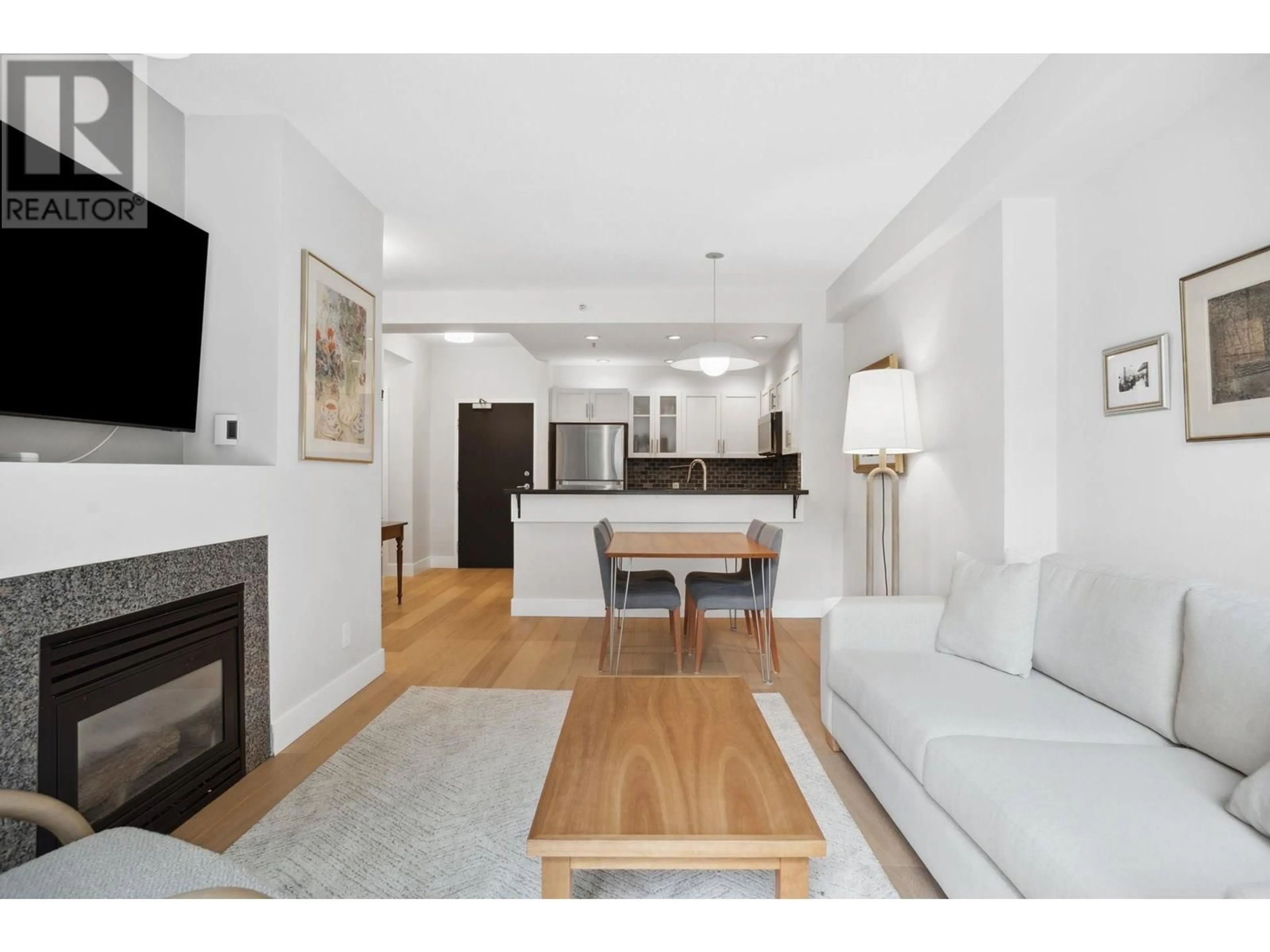 Living room with furniture, wood/laminate floor for 100 - 1688 ROBSON STREET, Vancouver British Columbia V6G1C7
