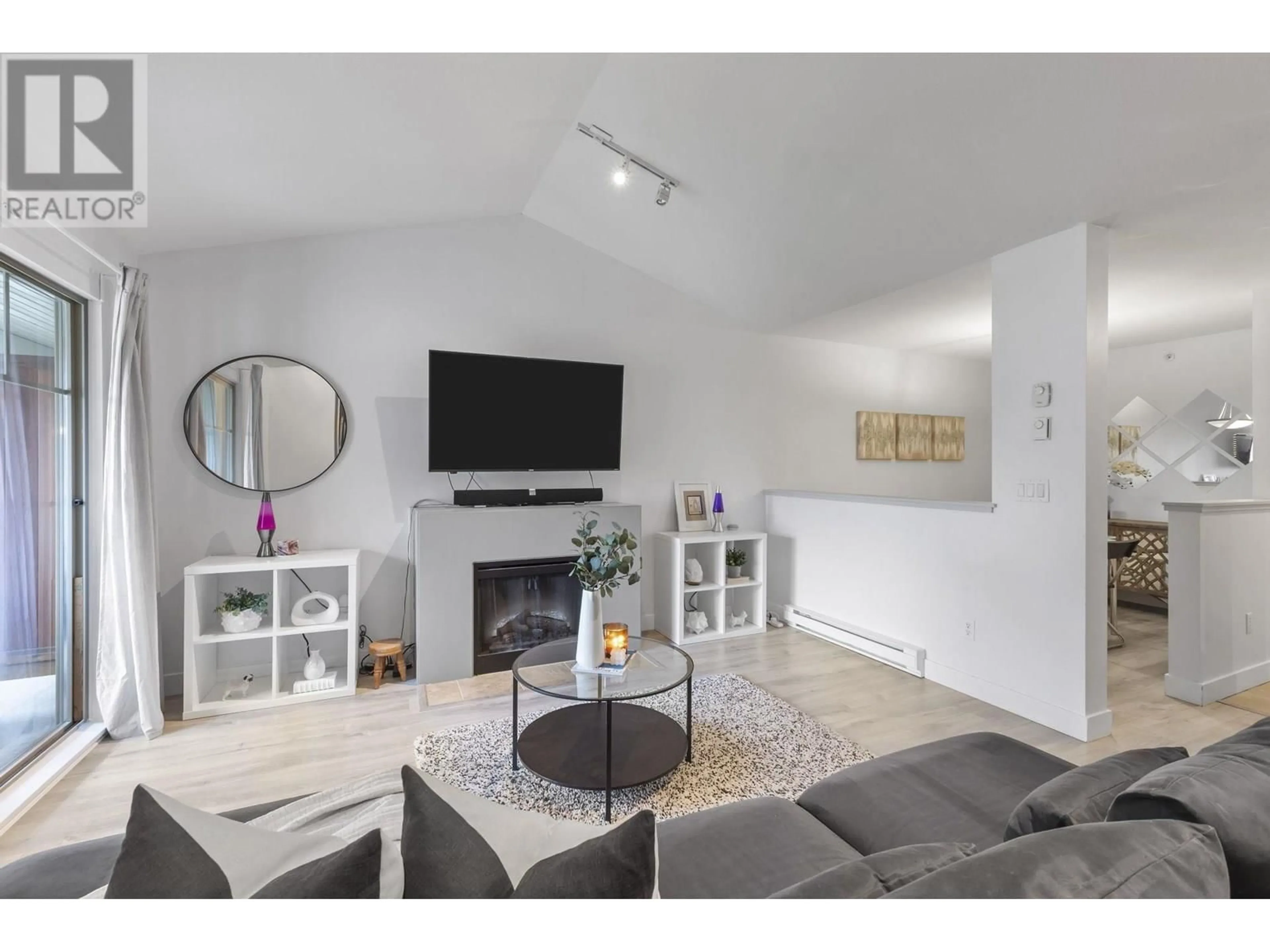 Living room with furniture, unknown for 402 - 12248 224 STREET, Maple Ridge British Columbia V2X8W6