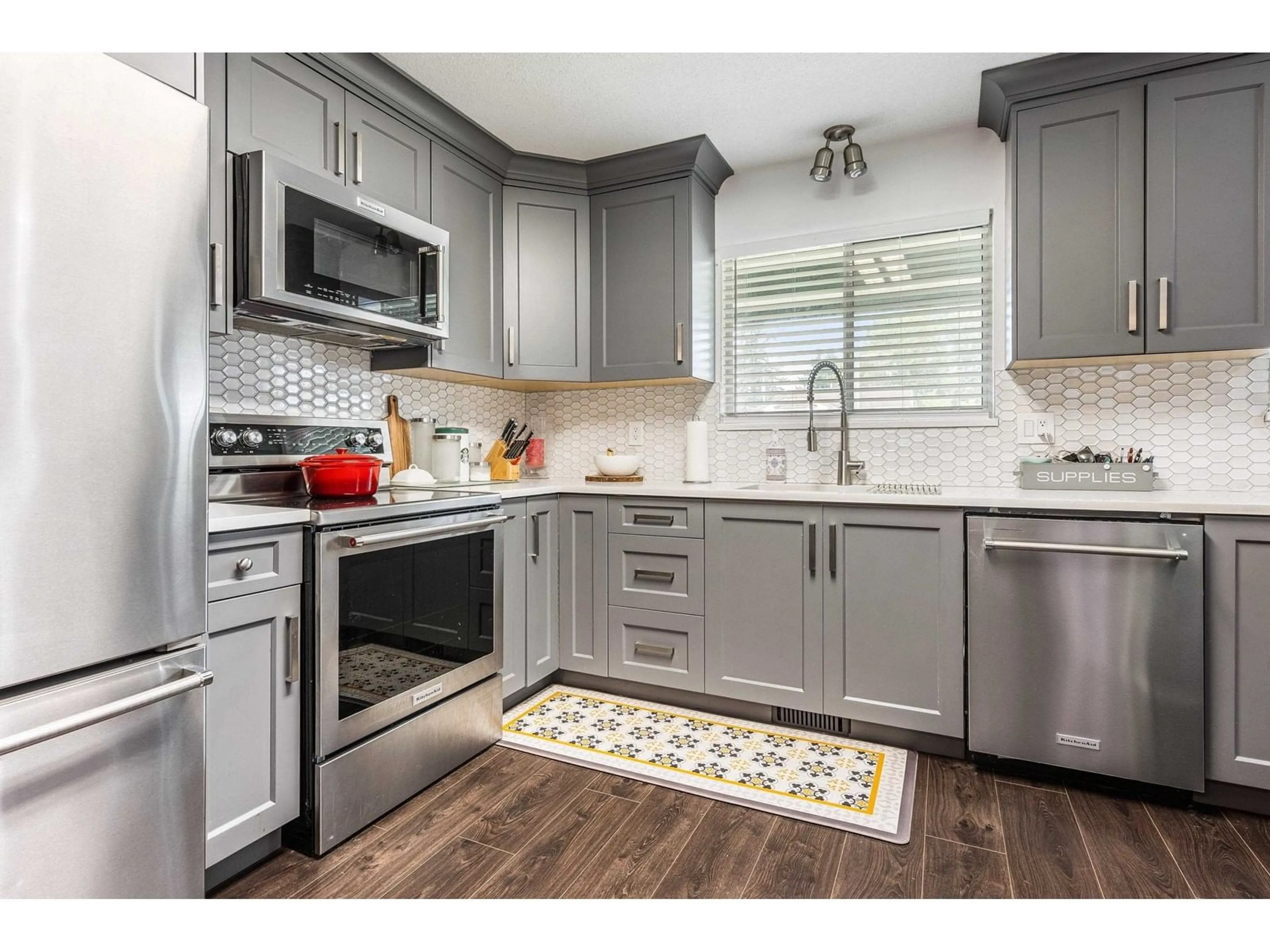Open concept kitchen, ceramic/tile floor for 2 - 9483 CORBOULD STREET, Chilliwack British Columbia V2P4A7