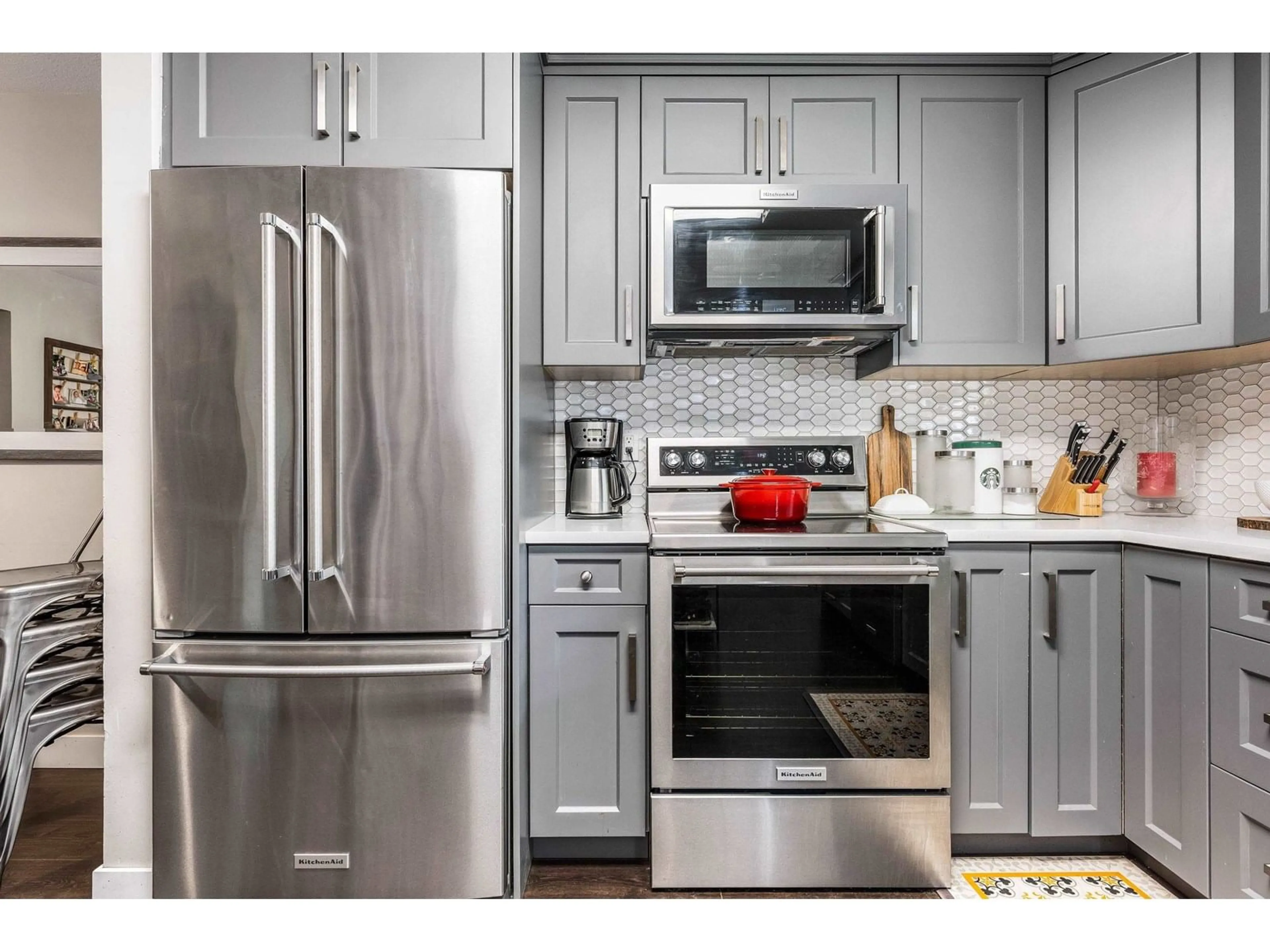 Contemporary kitchen, unknown for 2 - 9483 CORBOULD STREET, Chilliwack British Columbia V2P4A7
