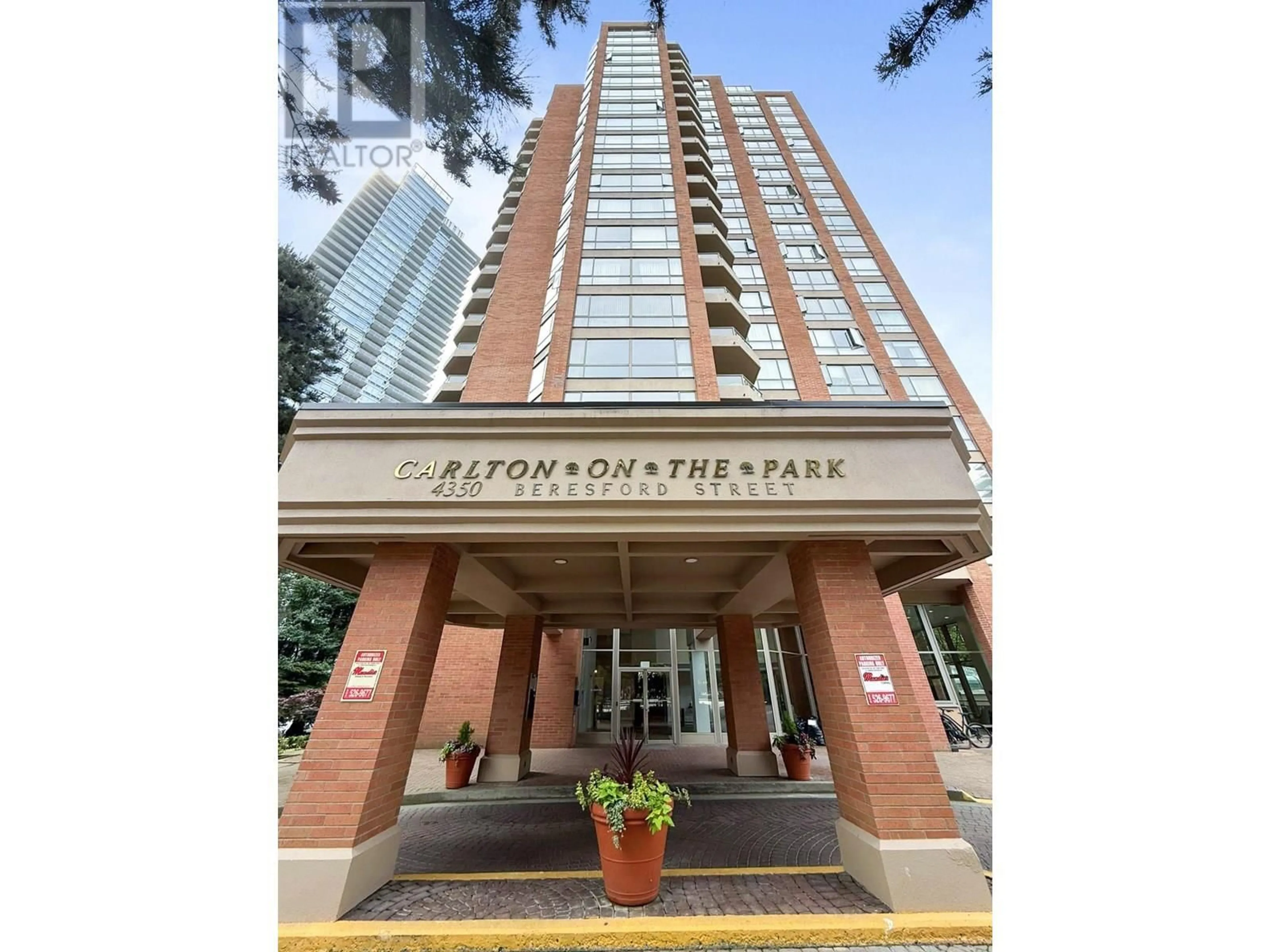 Indoor foyer for 1404 - 4350 BERESFORD STREET, Burnaby British Columbia V5H4K9
