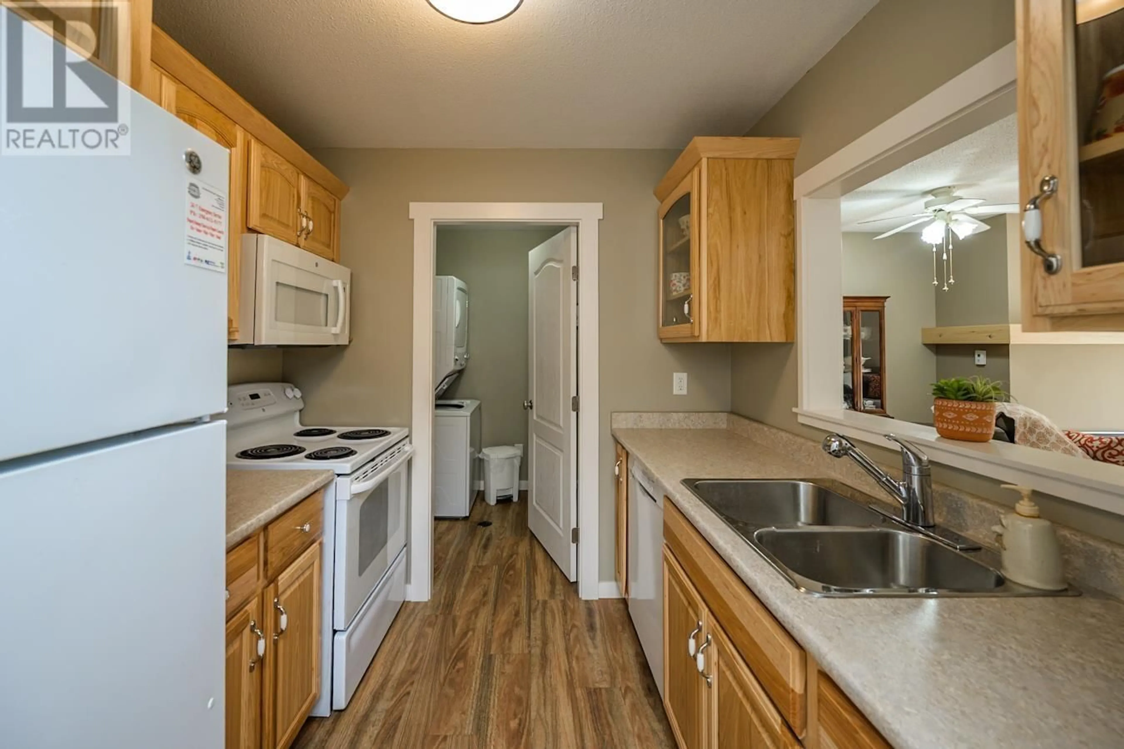 Standard kitchen, unknown for 117 - 3033 OSPIKA BOULEVARD, Prince George British Columbia V2N4L5