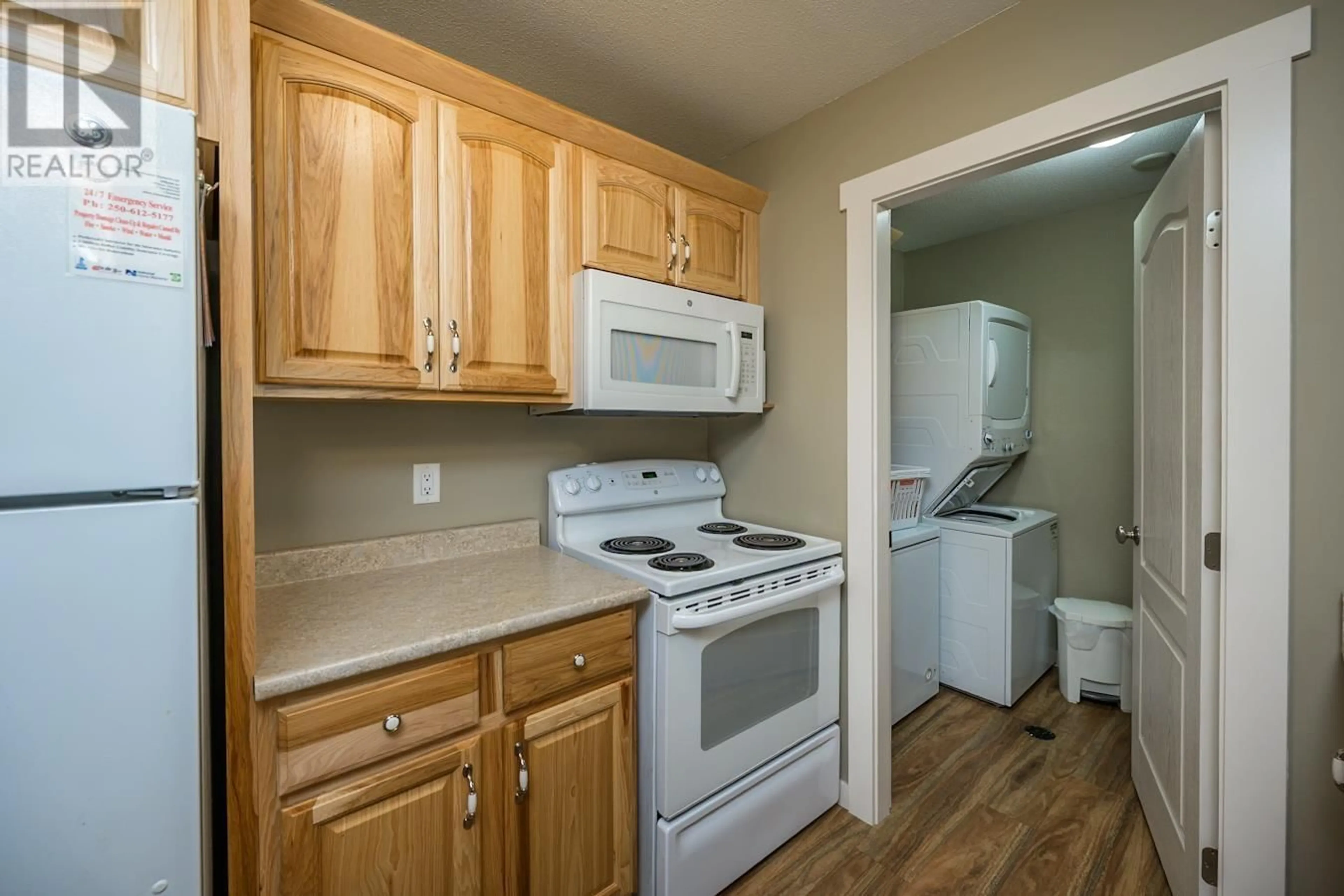 Standard kitchen, wood/laminate floor for 117 - 3033 OSPIKA BOULEVARD, Prince George British Columbia V2N4L5