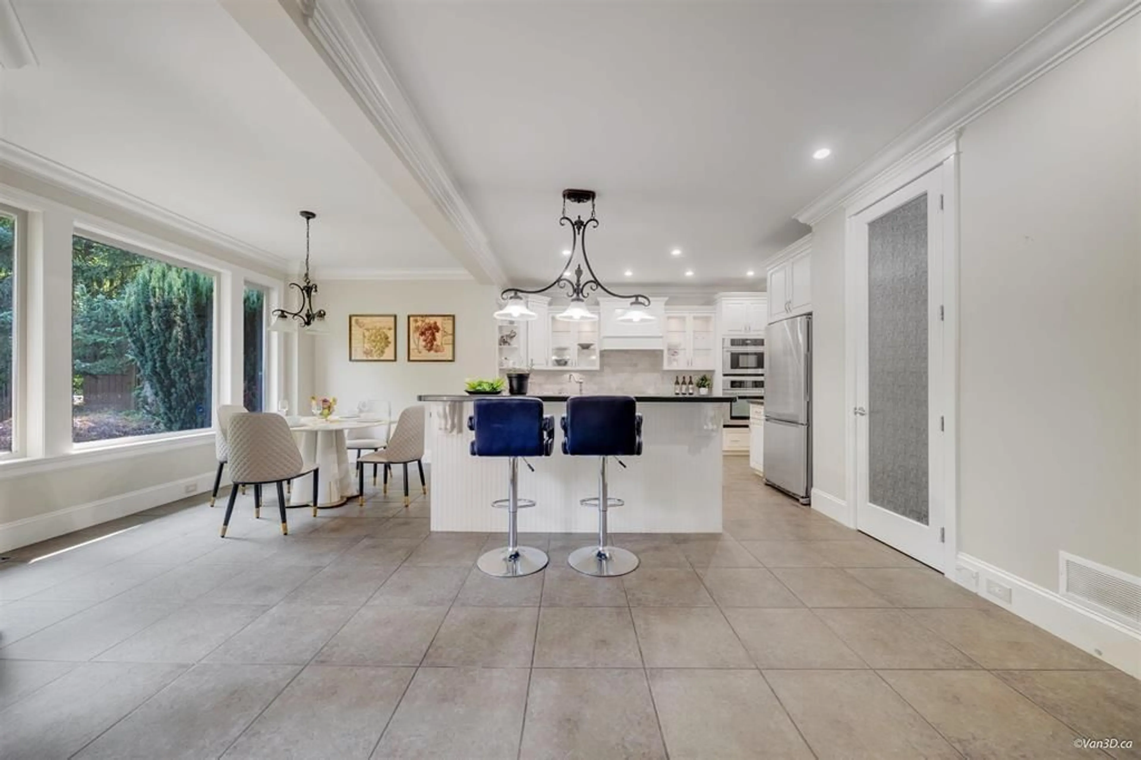 Open concept kitchen, ceramic/tile floor for 14208 33, Surrey British Columbia V4P3L9