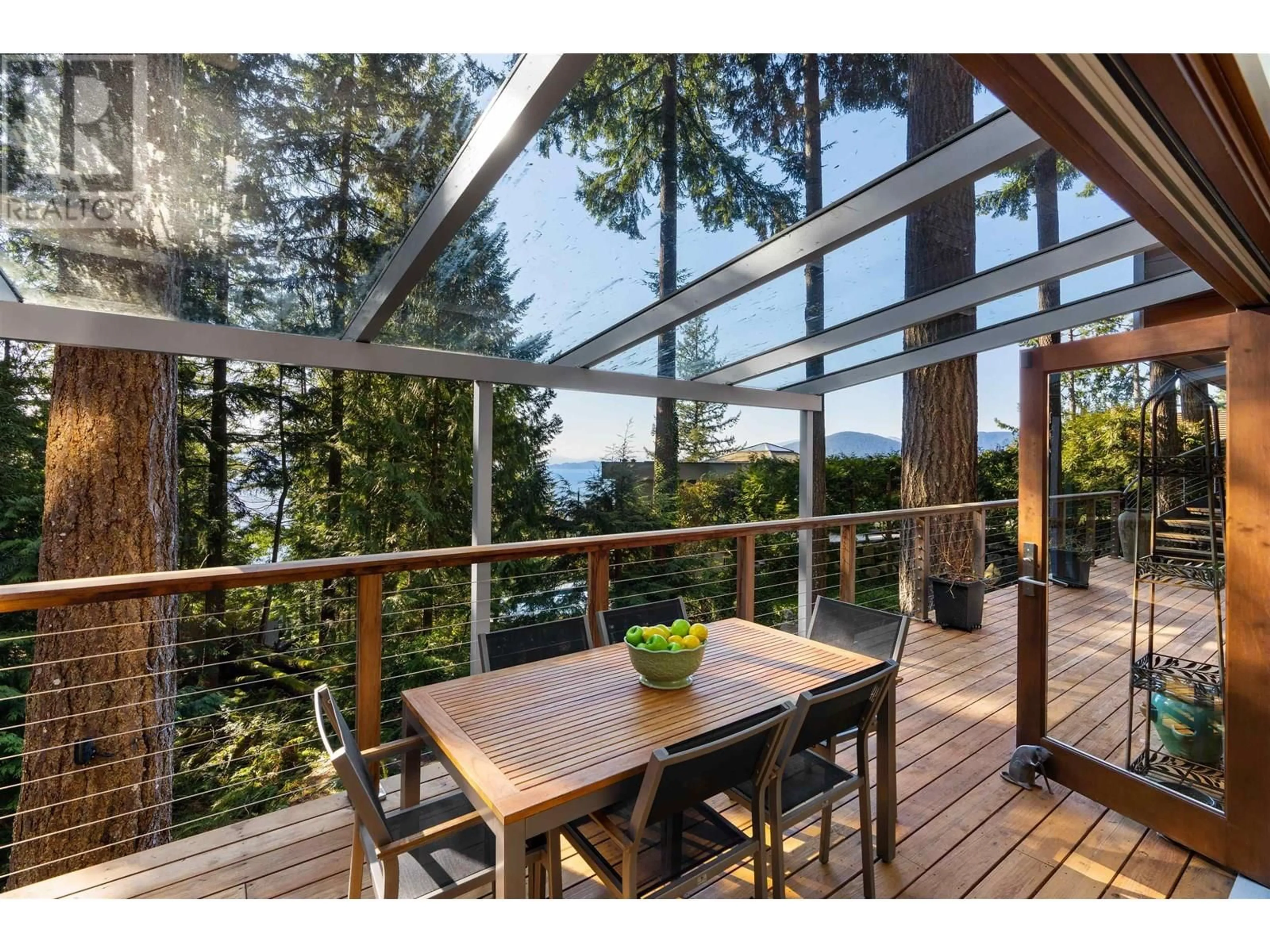 Patio, forest/trees view for 170 SUNSET DRIVE, Lions Bay British Columbia V0N2E0