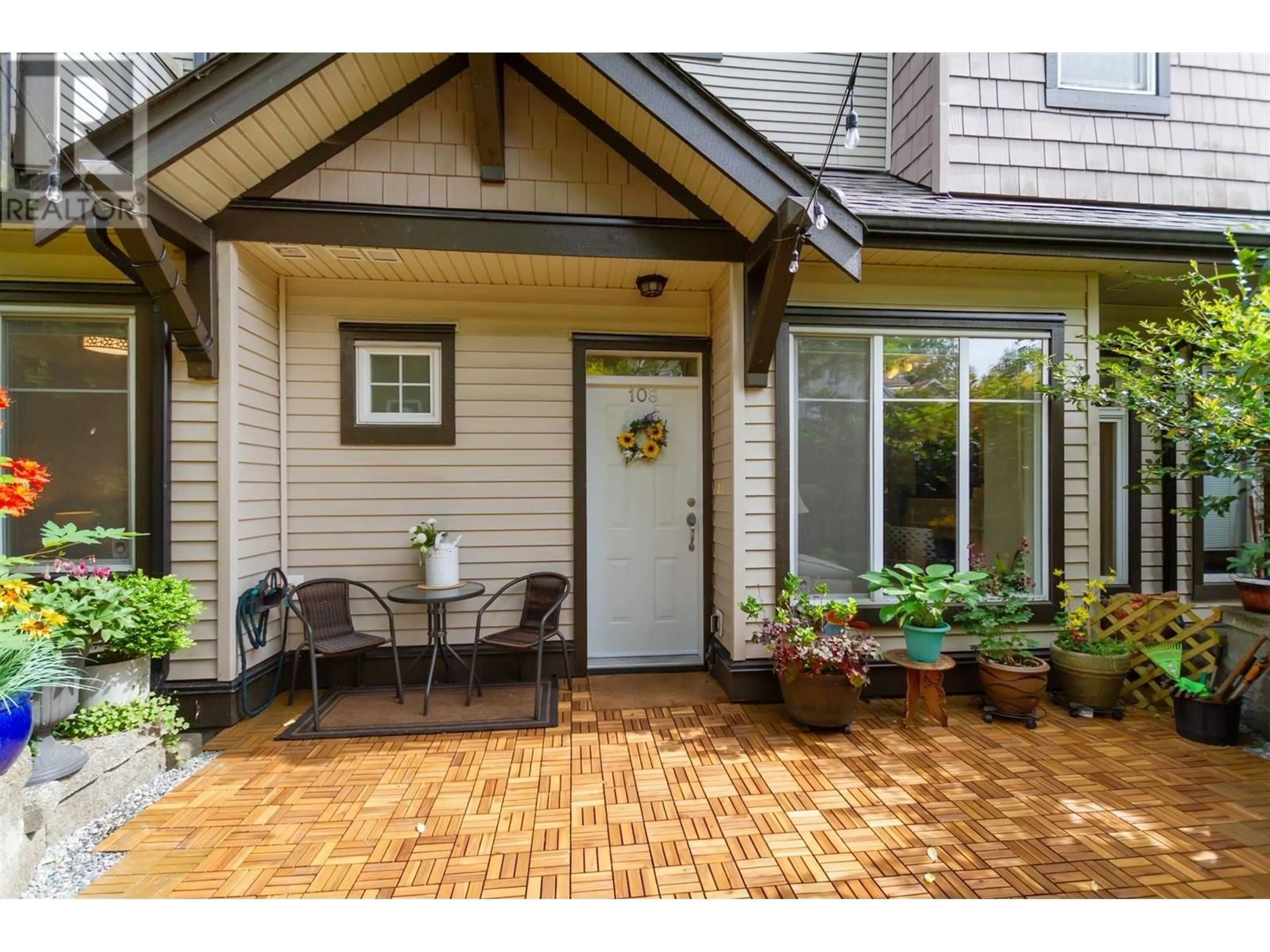 Indoor entryway for 108 - 7000 21ST AVENUE, Burnaby British Columbia V5E4P1