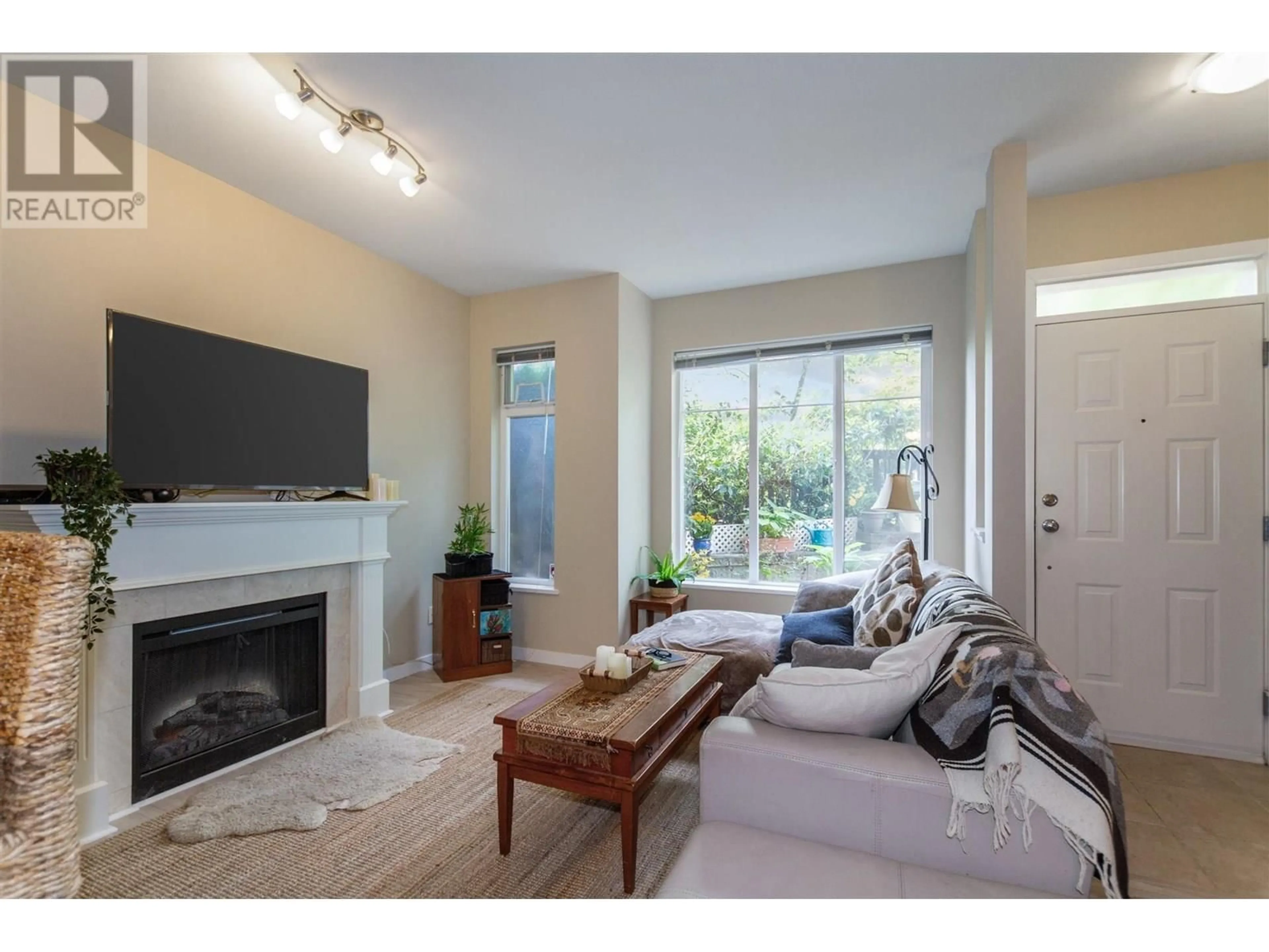 Living room with furniture, unknown for 108 - 7000 21ST AVENUE, Burnaby British Columbia V5E4P1