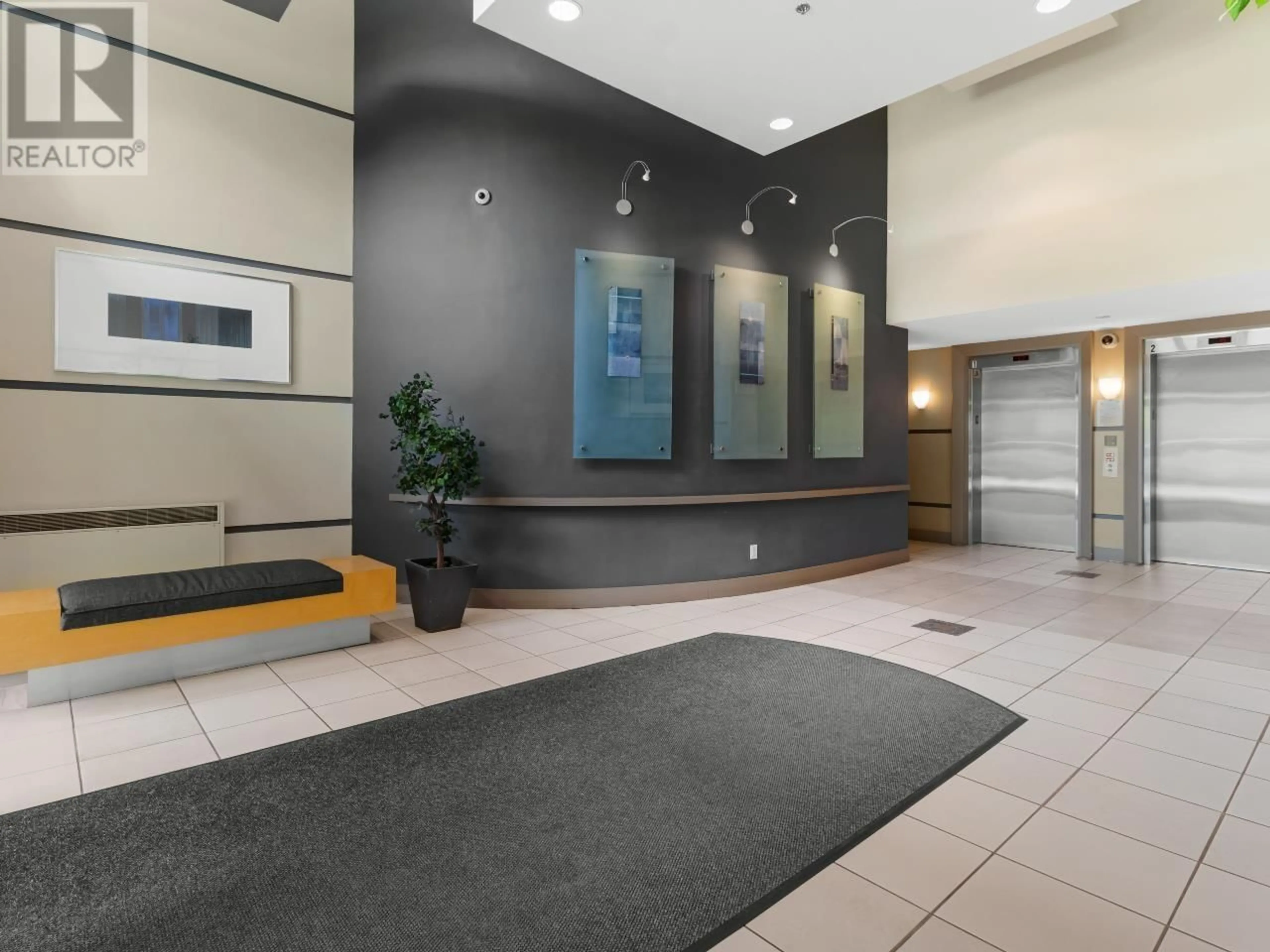 Indoor foyer for 810 - 3520 CROWLEY DRIVE, Vancouver British Columbia V5R6G9