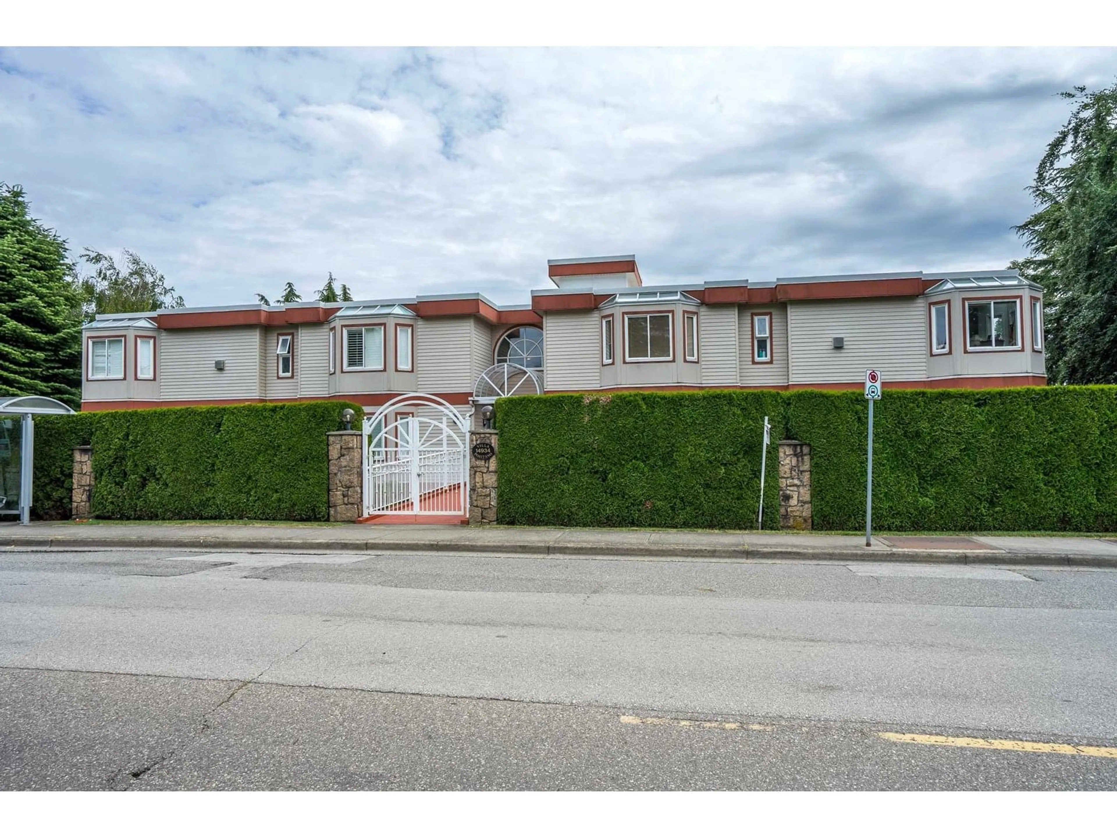 Unknown for 201 - 14934 THRIFT, White Rock British Columbia V4B2J9
