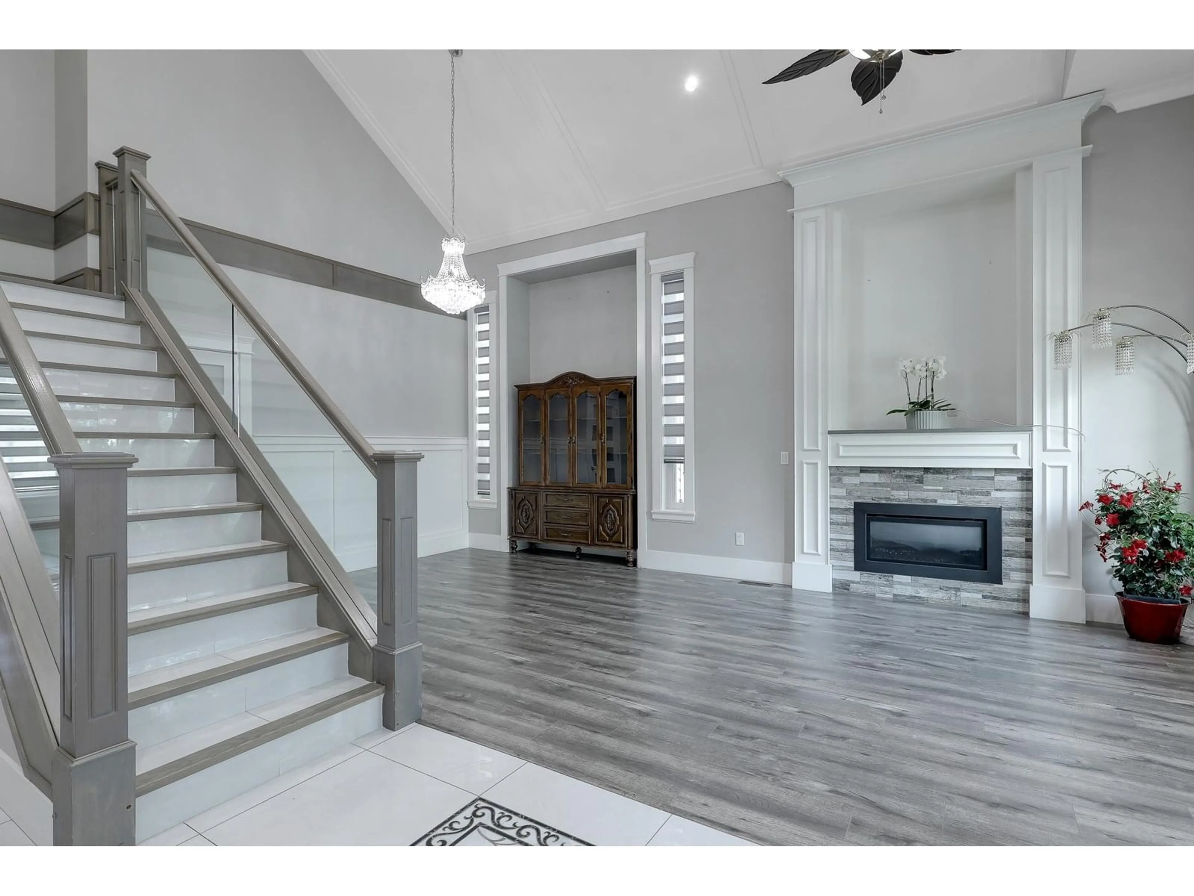 Indoor entryway for 17271 64, Surrey British Columbia V3S1Y6