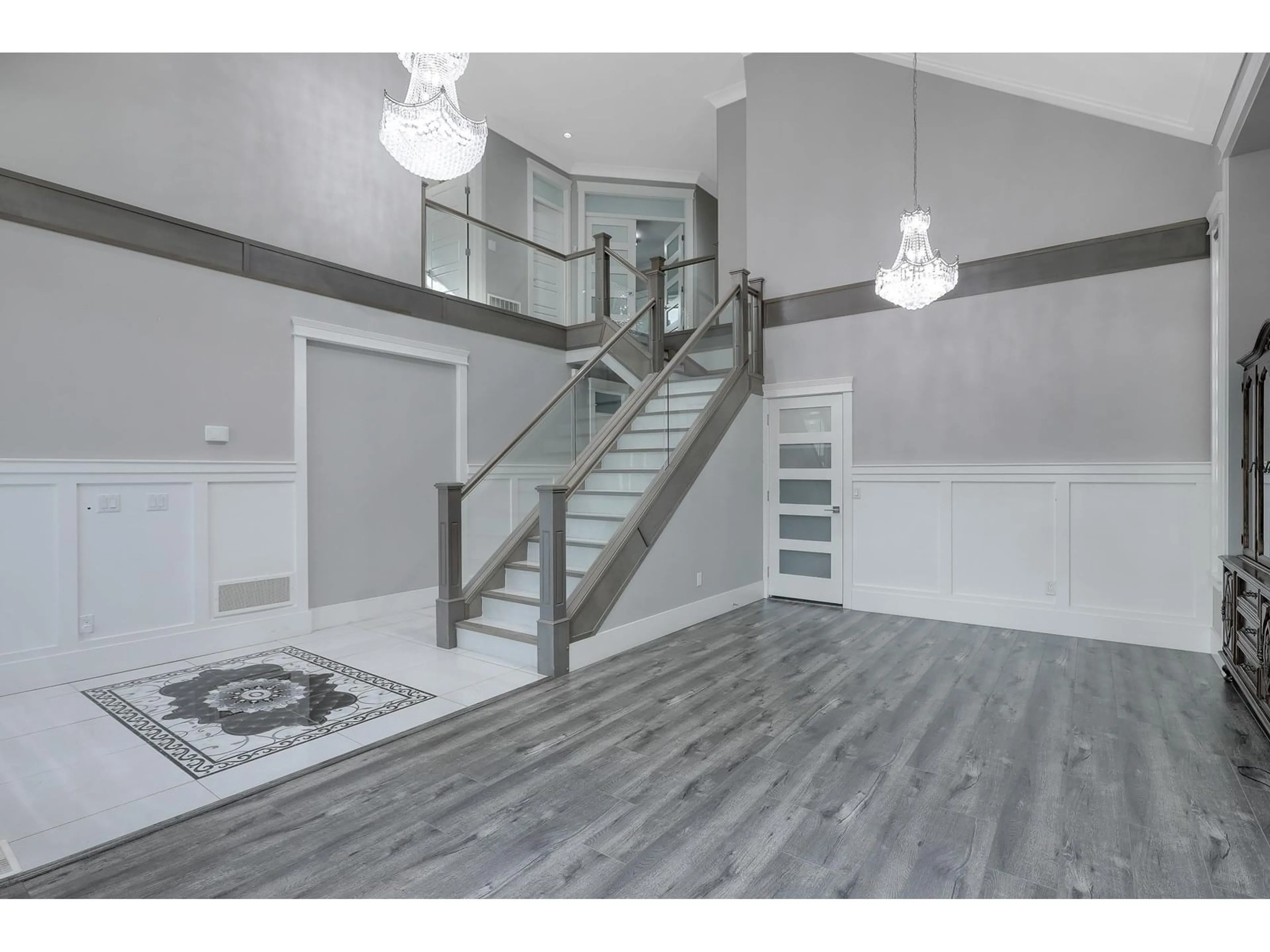 Indoor foyer for 17271 64, Surrey British Columbia V3S1Y6