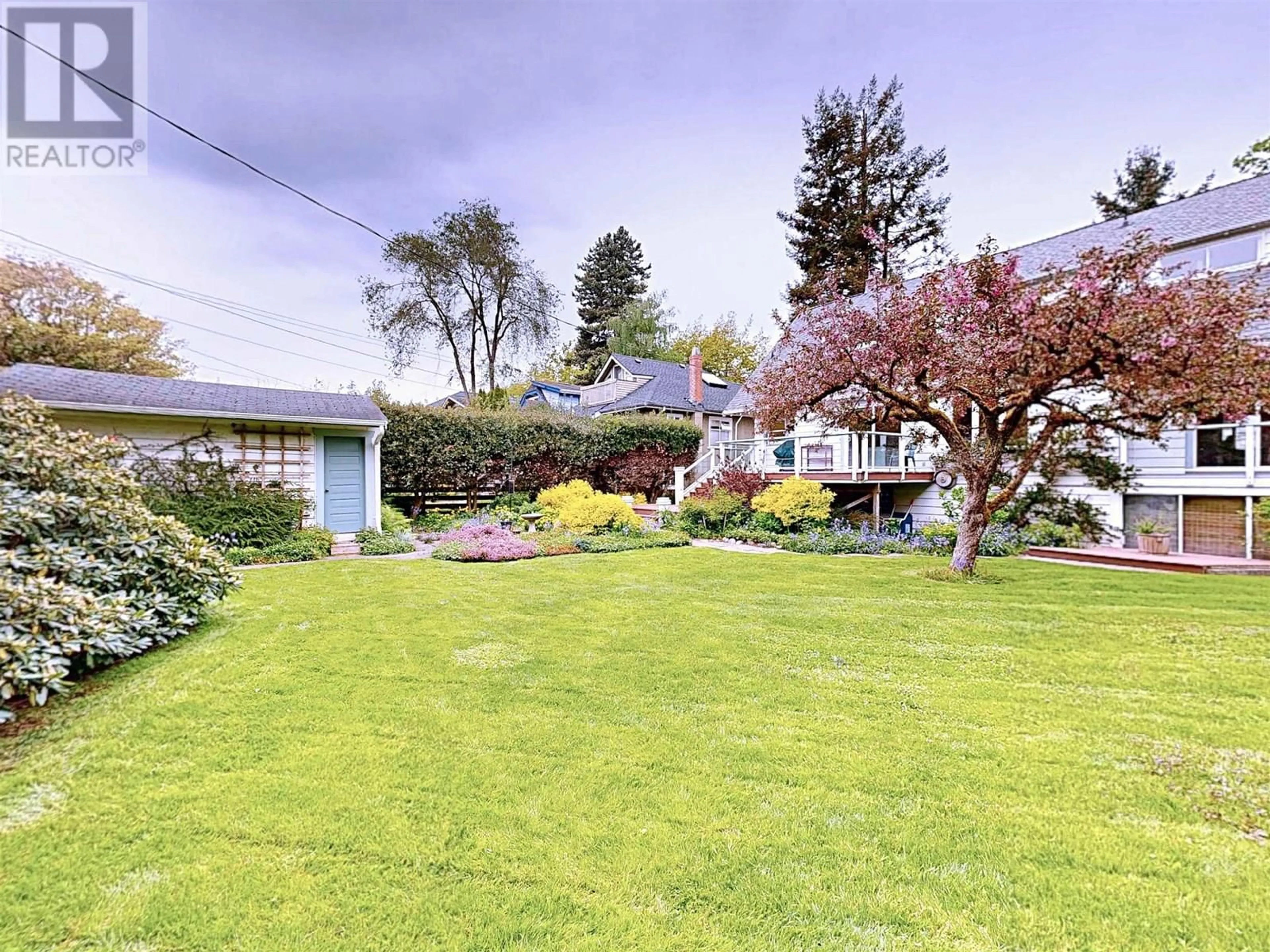 A pic from outside/outdoor area/front of a property/back of a property/a pic from drone, street for 4620 14TH AVENUE, Vancouver British Columbia V6R2Y6