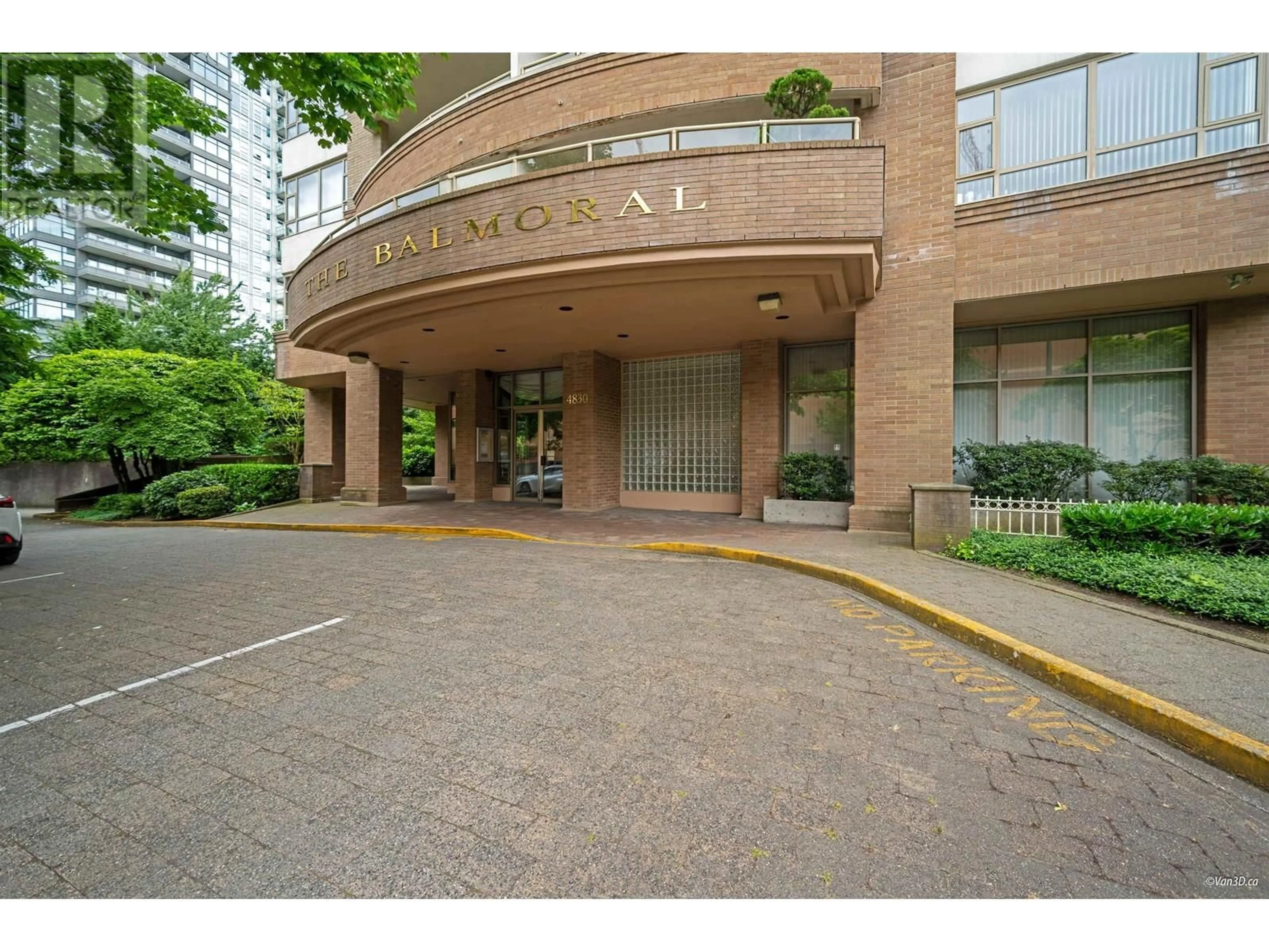 Indoor foyer for 1402 - 4830 BENNETT STREET, Burnaby British Columbia V5H4P6