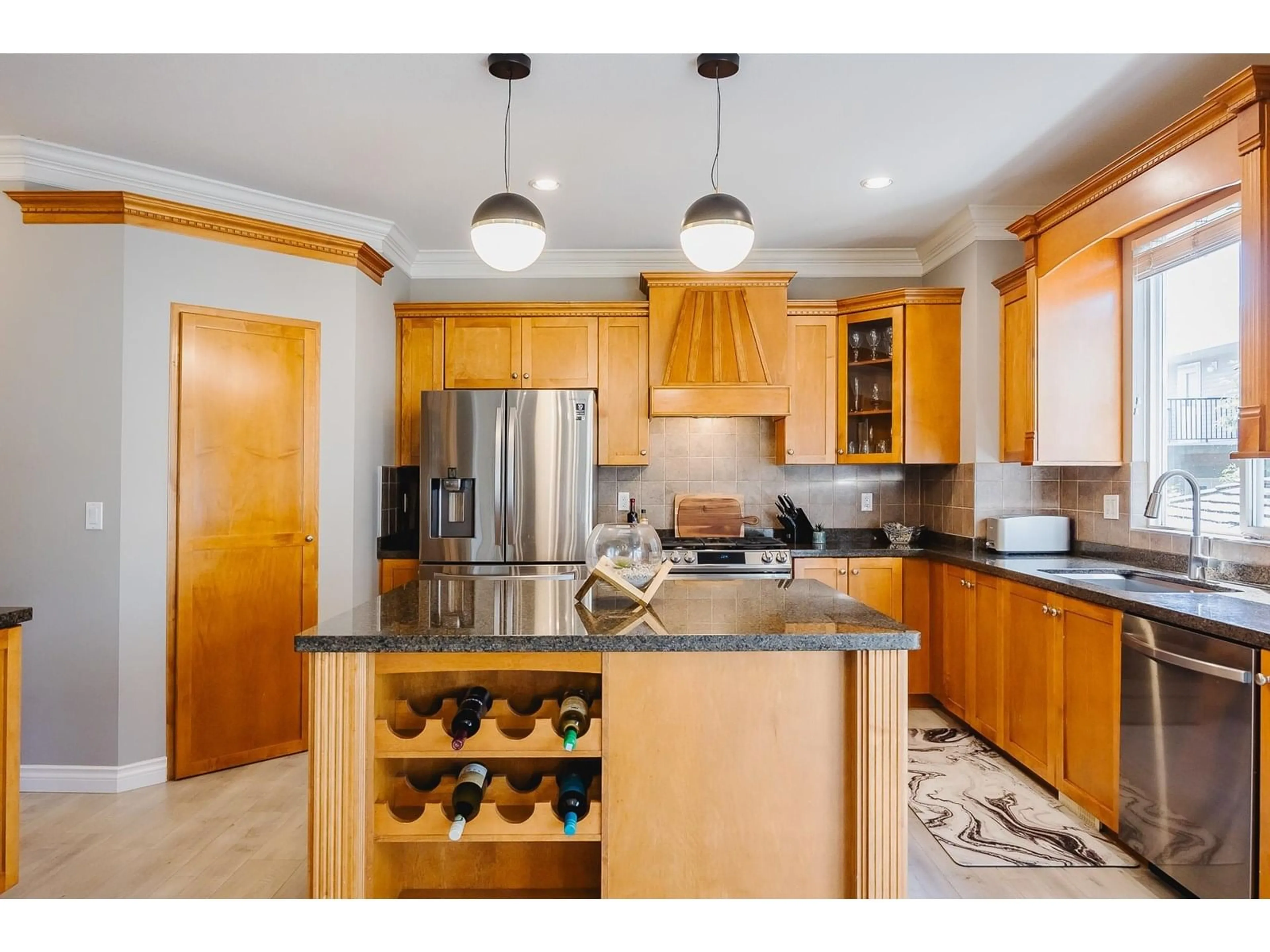 Open concept kitchen, unknown for 8977 217, Langley British Columbia V1M4C7