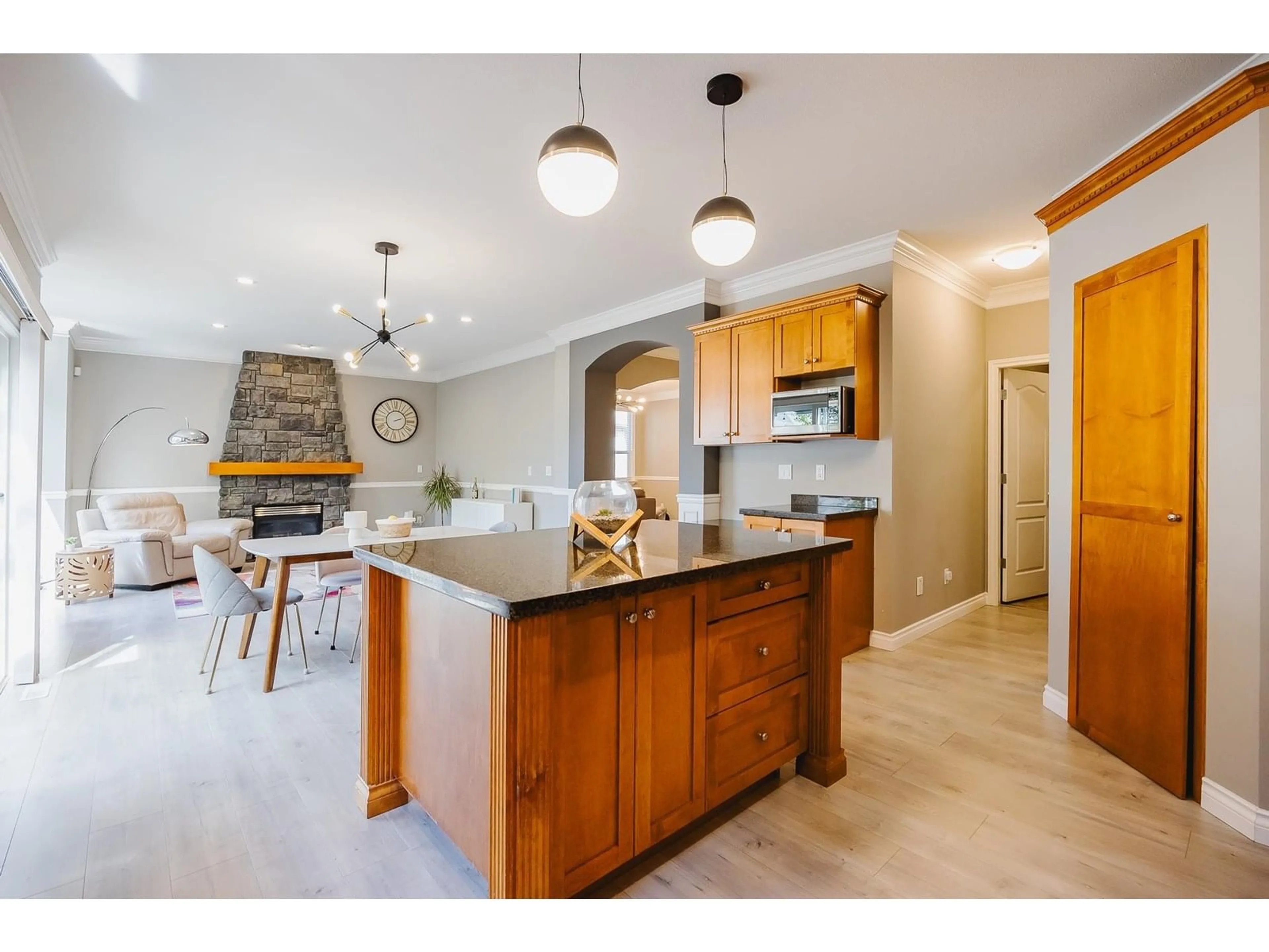 Open concept kitchen, unknown for 8977 217, Langley British Columbia V1M4C7