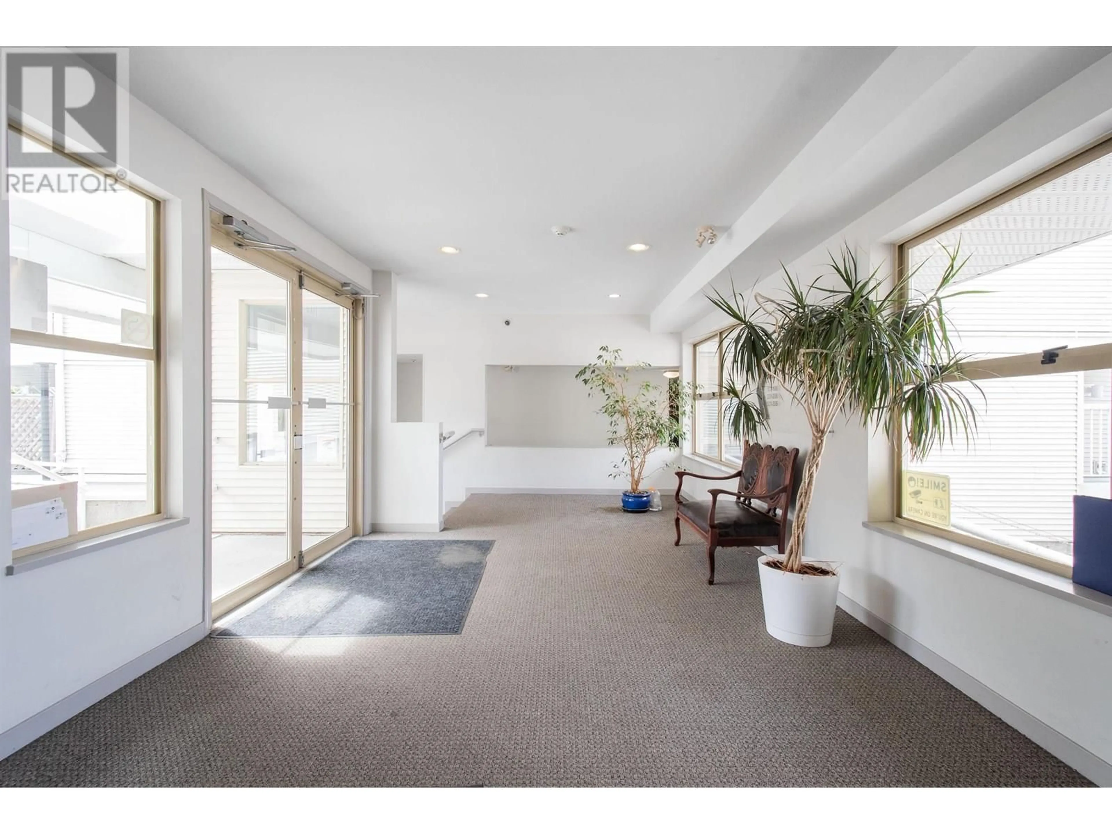 Indoor foyer for 305 - 1615 FRANCES STREET, Vancouver British Columbia V5L1Z3