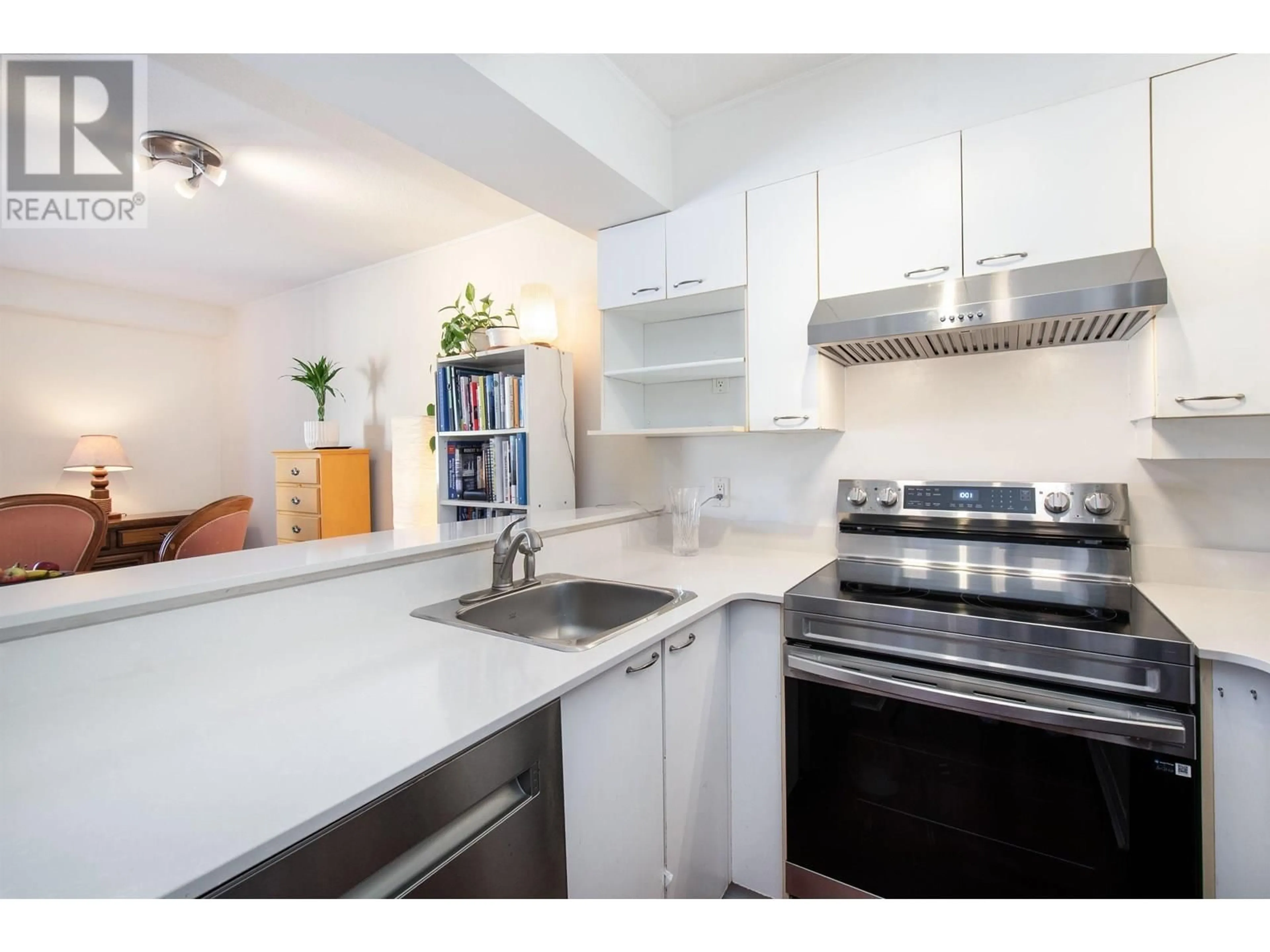 Standard kitchen, unknown for 305 - 1615 FRANCES STREET, Vancouver British Columbia V5L1Z3