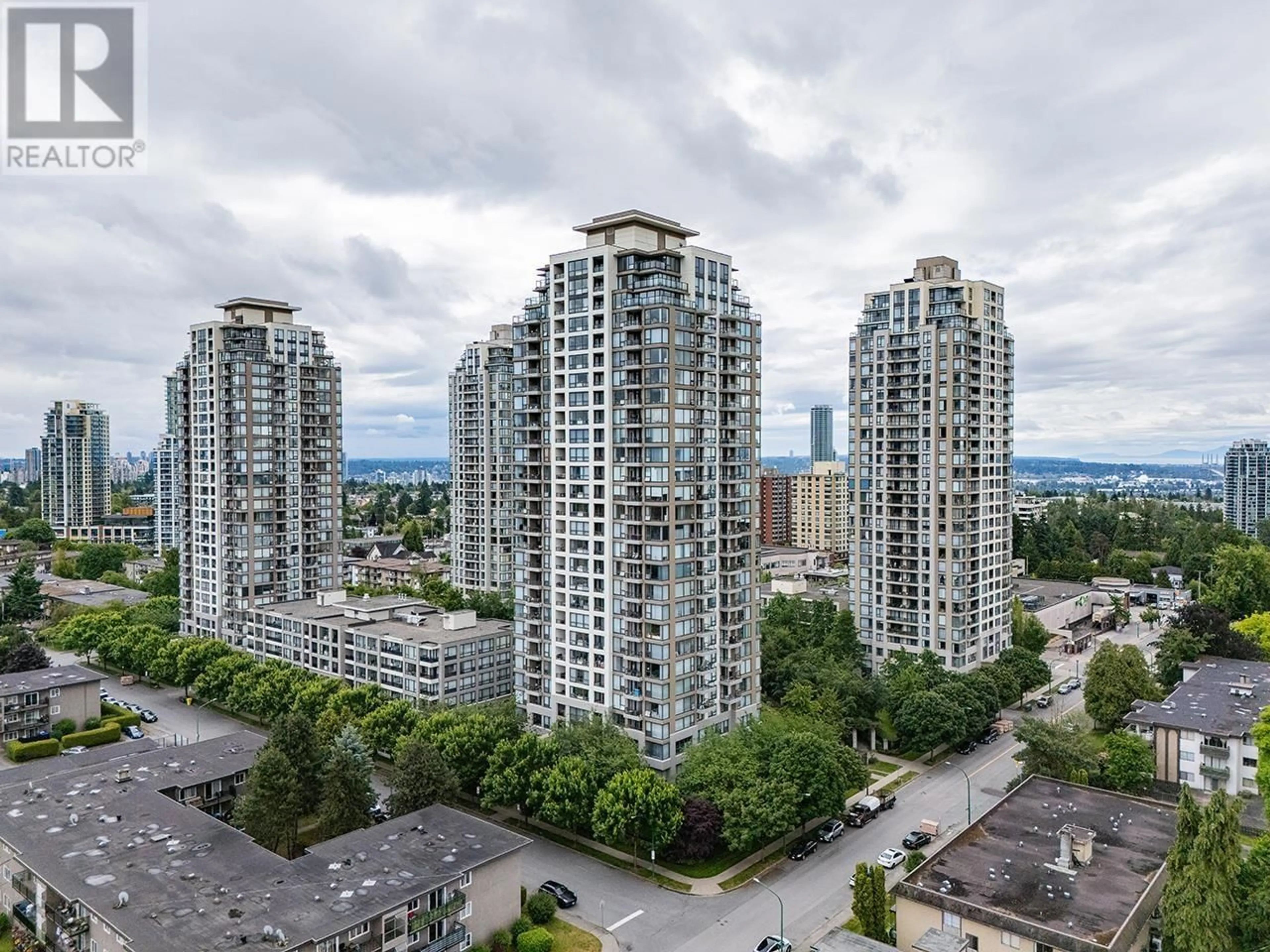 A pic from outside/outdoor area/front of a property/back of a property/a pic from drone, city buildings view from balcony for 2202 - 7108 COLLIER STREET, Burnaby British Columbia V5E0A1