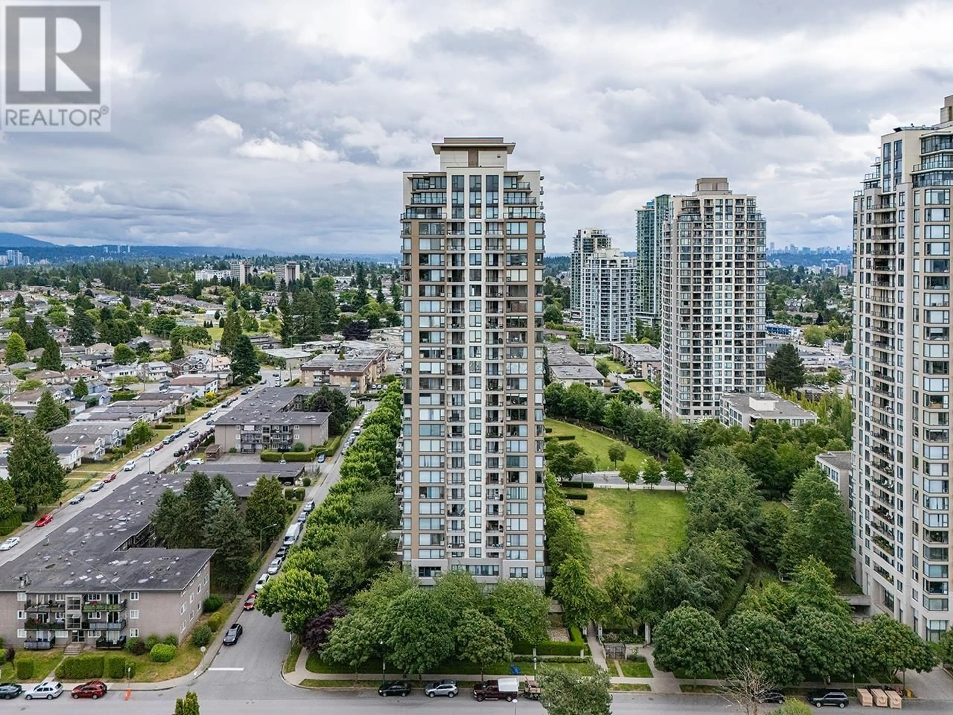 A pic from outside/outdoor area/front of a property/back of a property/a pic from drone, city buildings view from balcony for 2202 - 7108 COLLIER STREET, Burnaby British Columbia V5E0A1