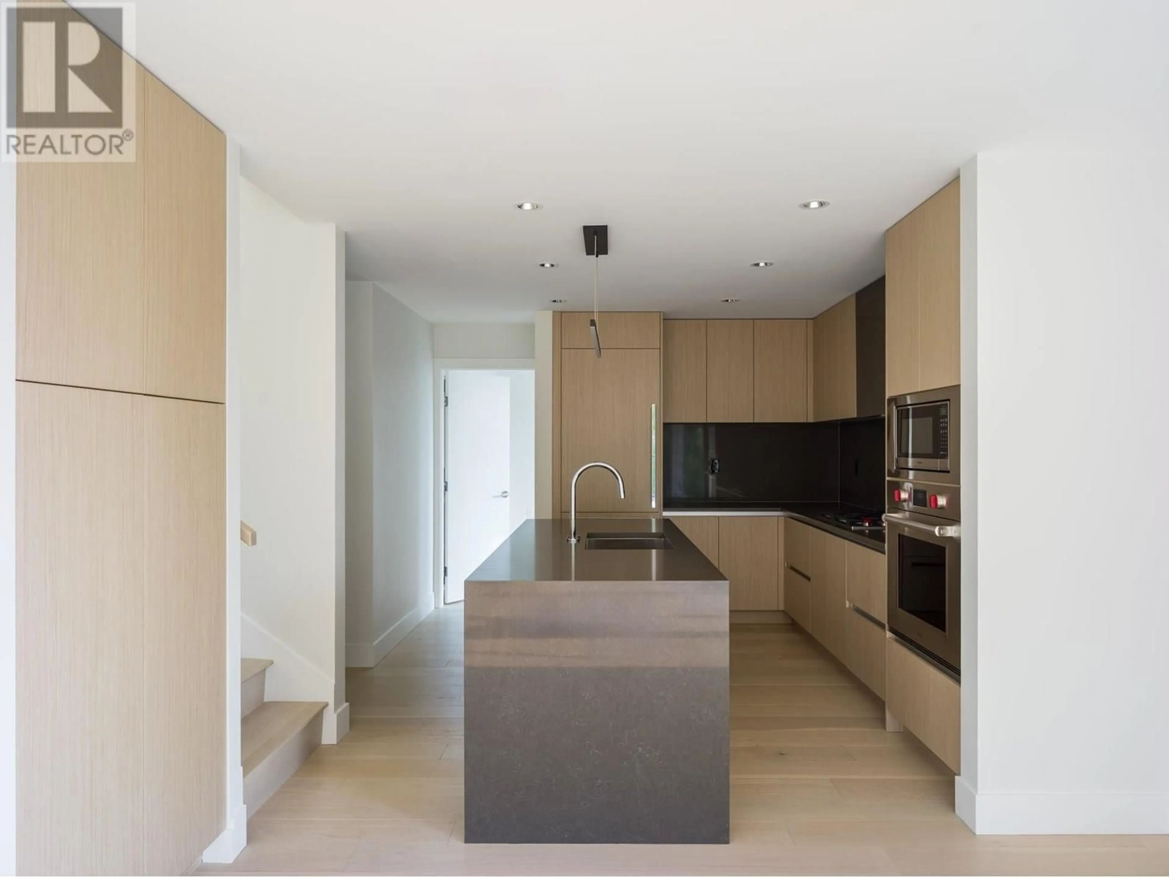 Contemporary kitchen, unknown for 401 - 3636 39TH AVENUE, Vancouver British Columbia V6N0E8