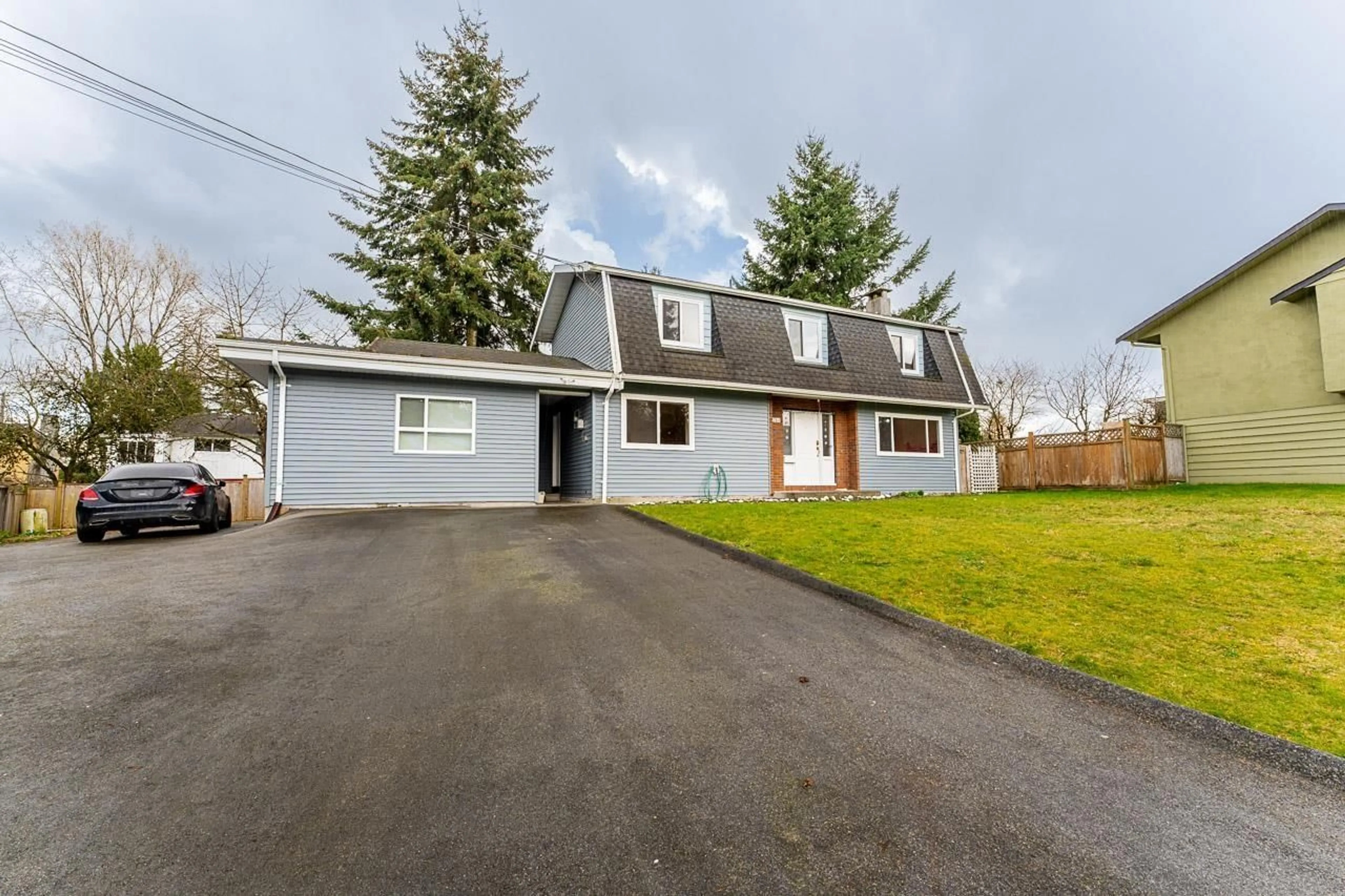 A pic from outside/outdoor area/front of a property/back of a property/a pic from drone, street for 12764 104A, Surrey British Columbia V3V6C1