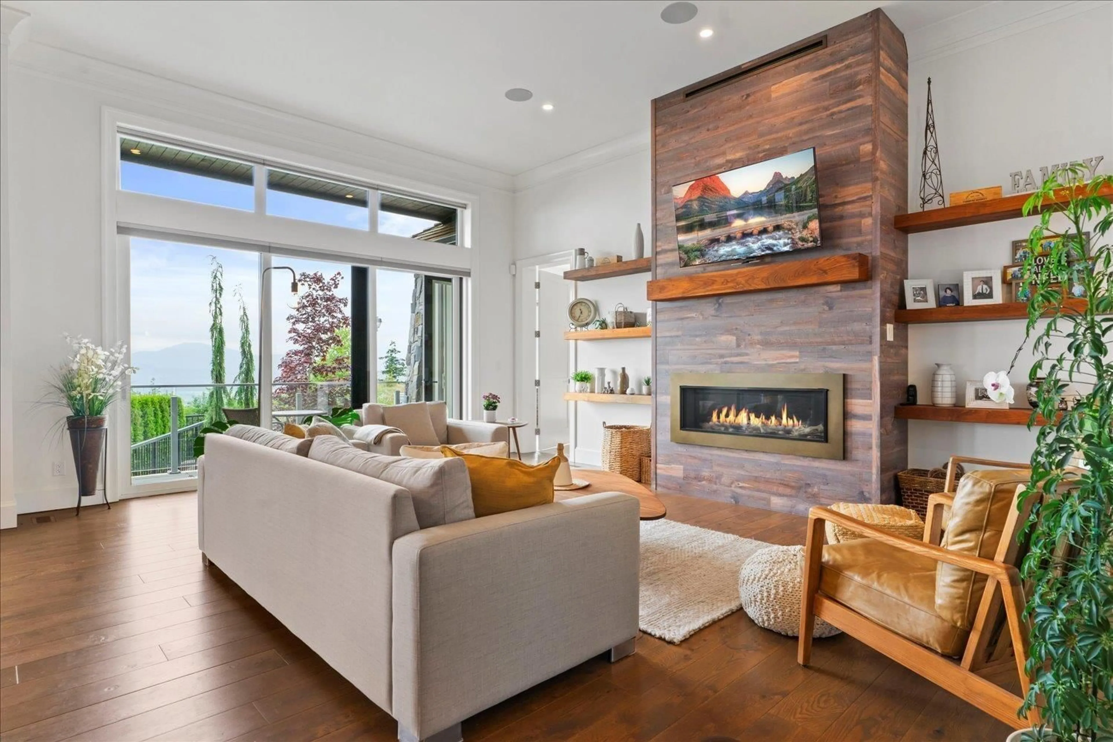 Living room with furniture, wood/laminate floor for 35408 EAGLE SUMMIT, Abbotsford British Columbia V3G0G8
