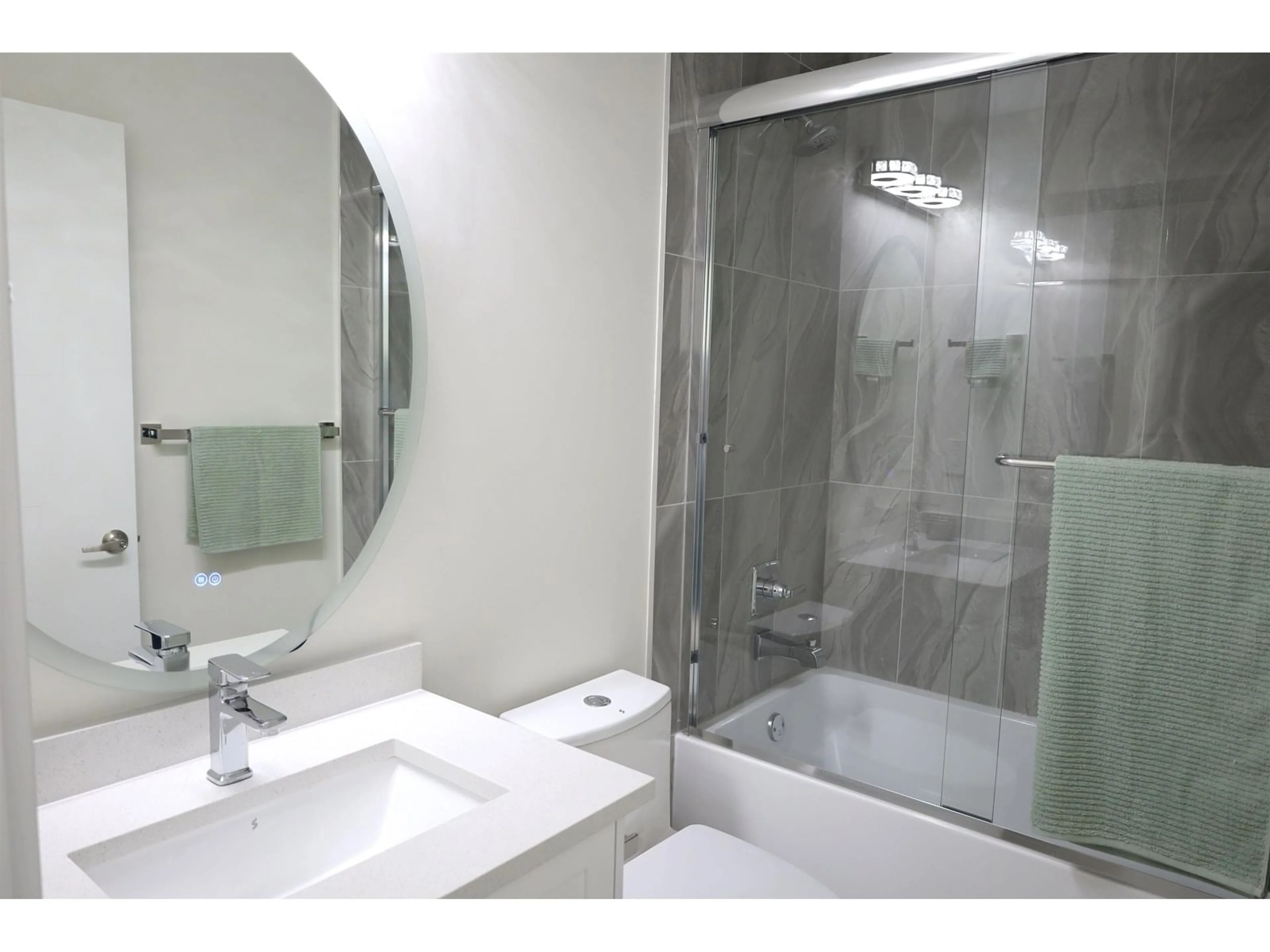 Standard bathroom, ceramic/tile floor for 18 - 8181 135A, Surrey British Columbia V3W3N8