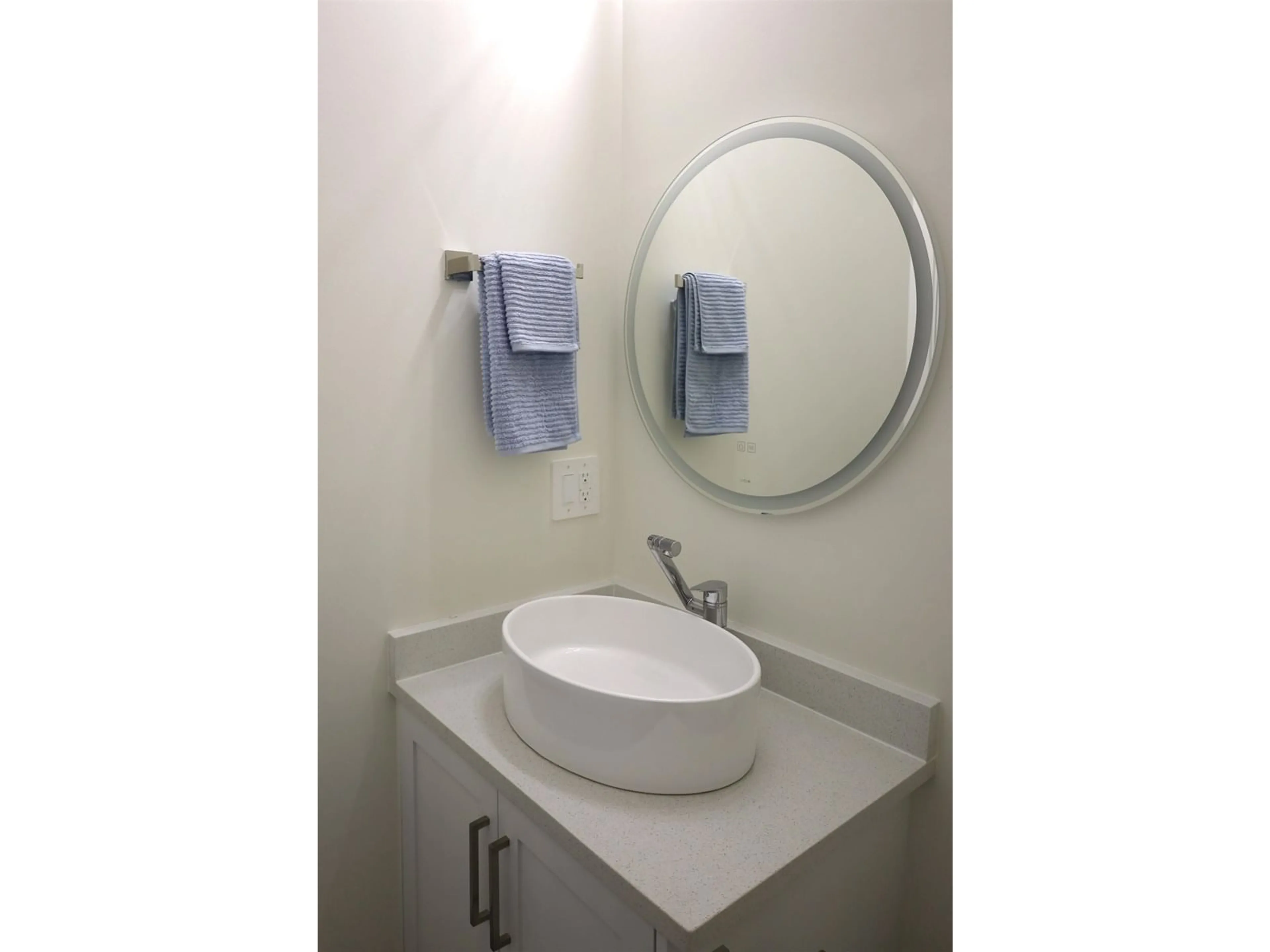 Standard bathroom, ceramic/tile floor for 18 - 8181 135A, Surrey British Columbia V3W3N8