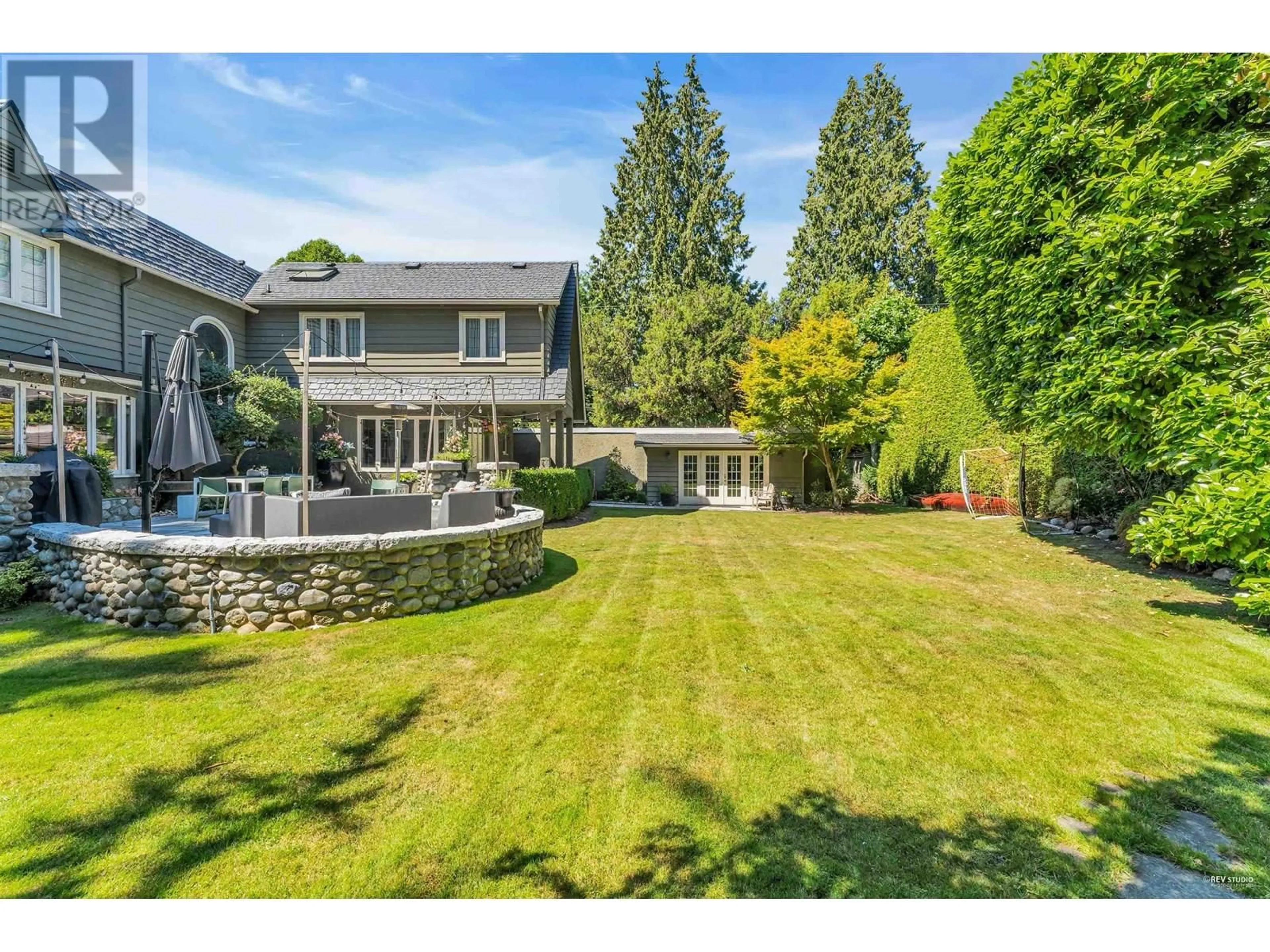 A pic from outside/outdoor area/front of a property/back of a property/a pic from drone, unknown for 5550 SOMERSET CRESCENT, Vancouver British Columbia V6M1S6