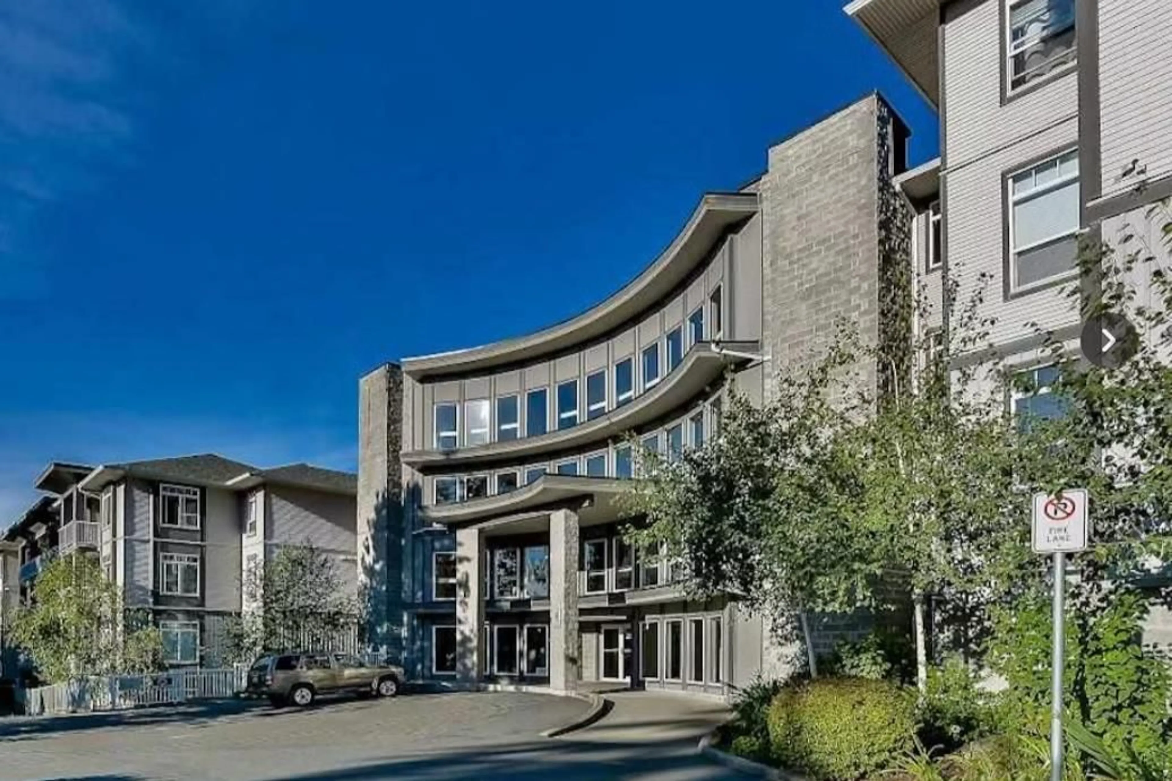 Indoor foyer for 417 - 13277 108, Surrey British Columbia V3T0A9