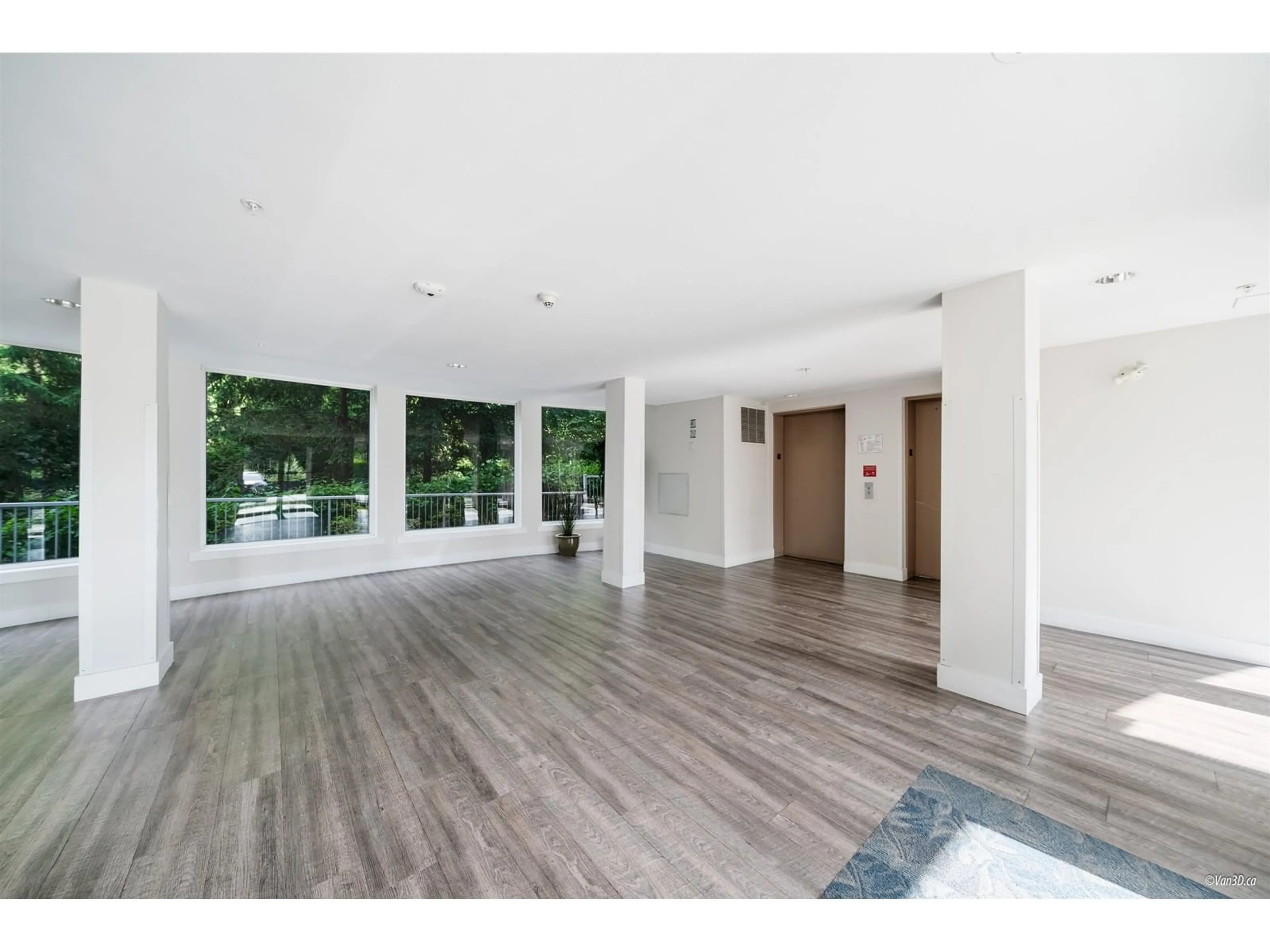 Indoor foyer for 417 - 13277 108, Surrey British Columbia V3T0A9