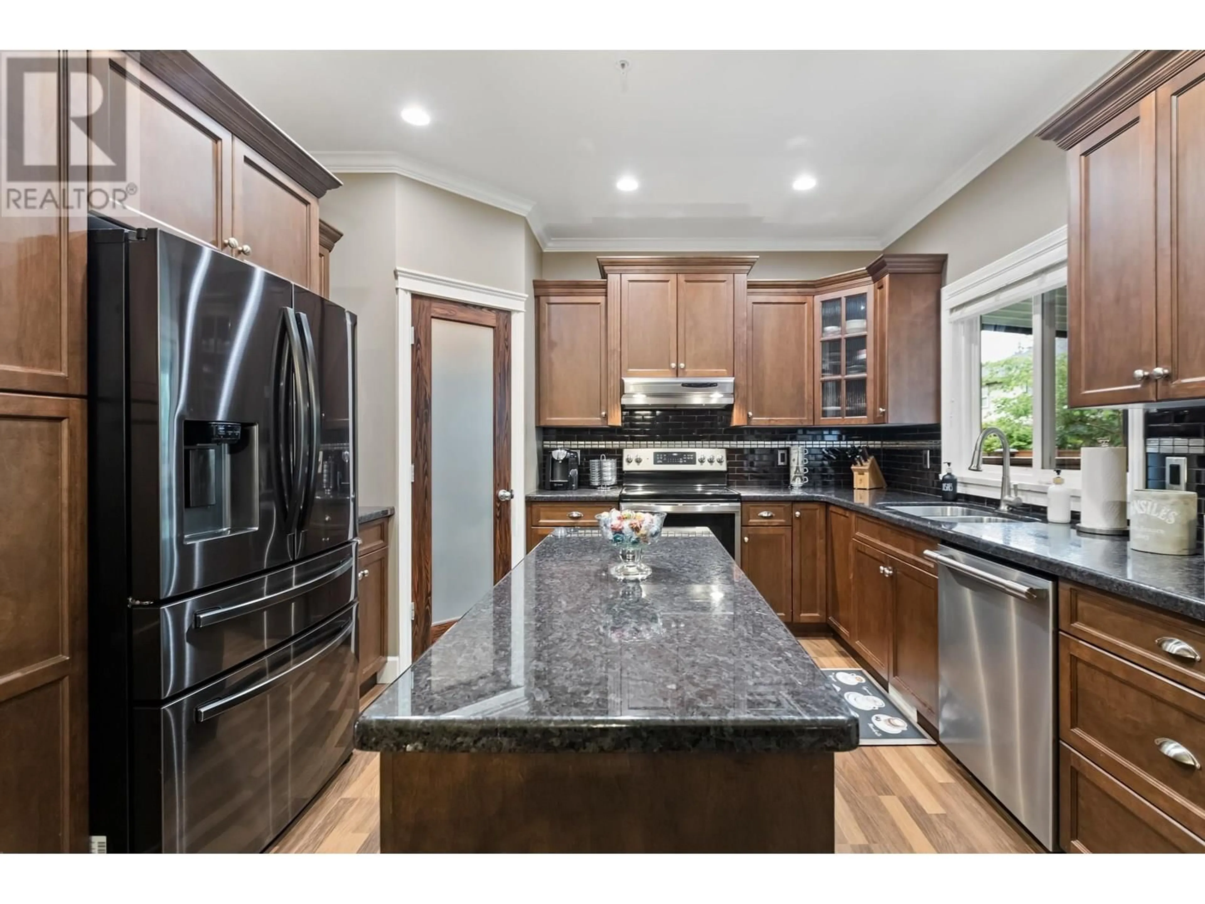 Open concept kitchen, ceramic/tile floor for 24683 103A AVENUE, Maple Ridge British Columbia V2W0B1