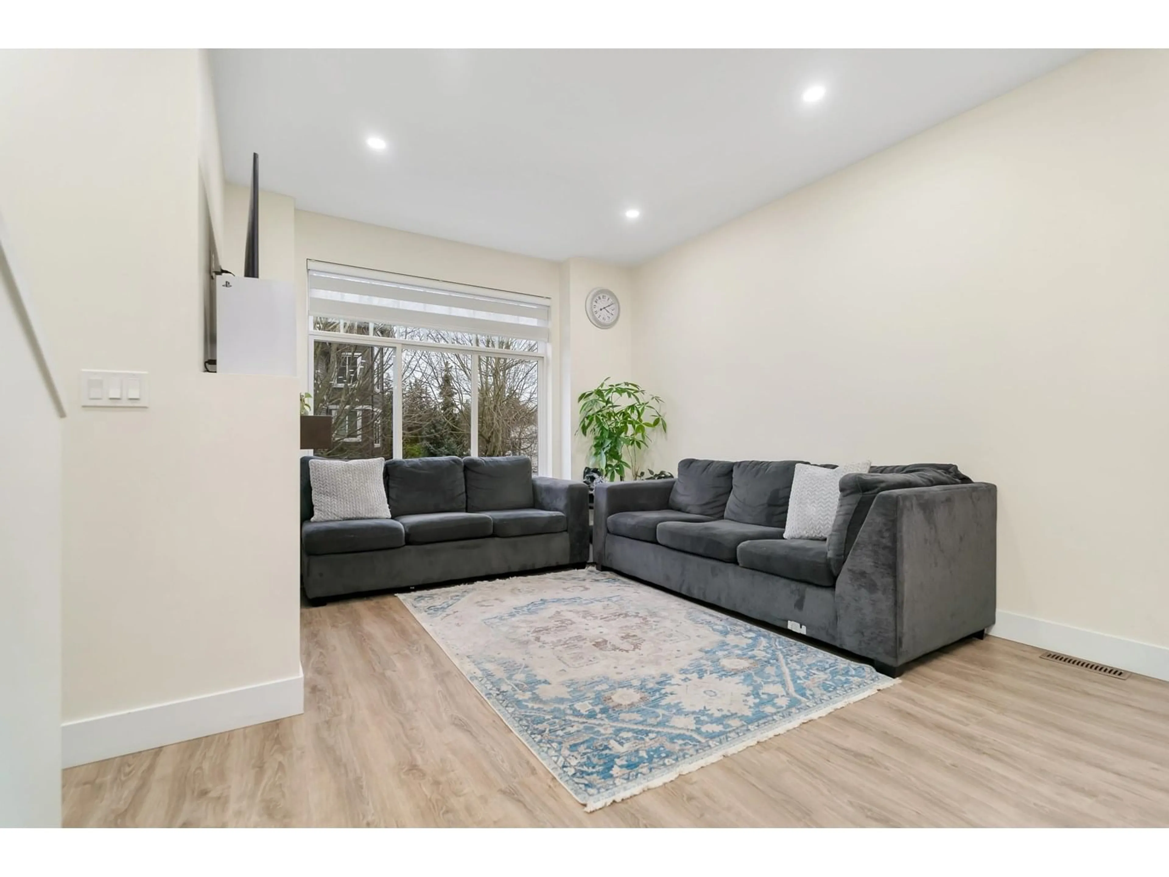 Living room with furniture, unknown for 95 - 14356 63A, Surrey British Columbia V3X0E3
