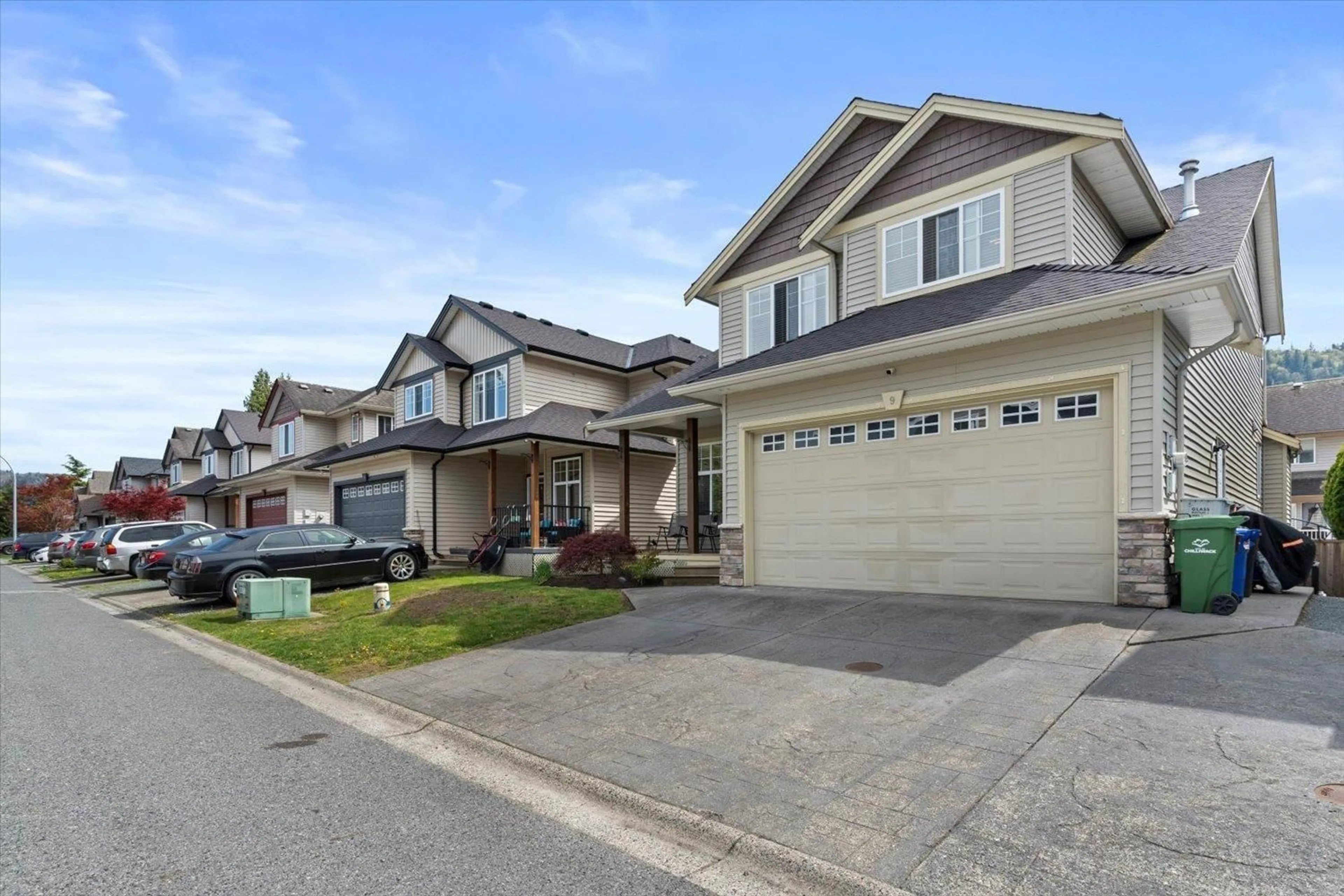 Home with vinyl exterior material, street for 9 - 5545 PEACH ROAD, Chilliwack British Columbia V2R5Y5
