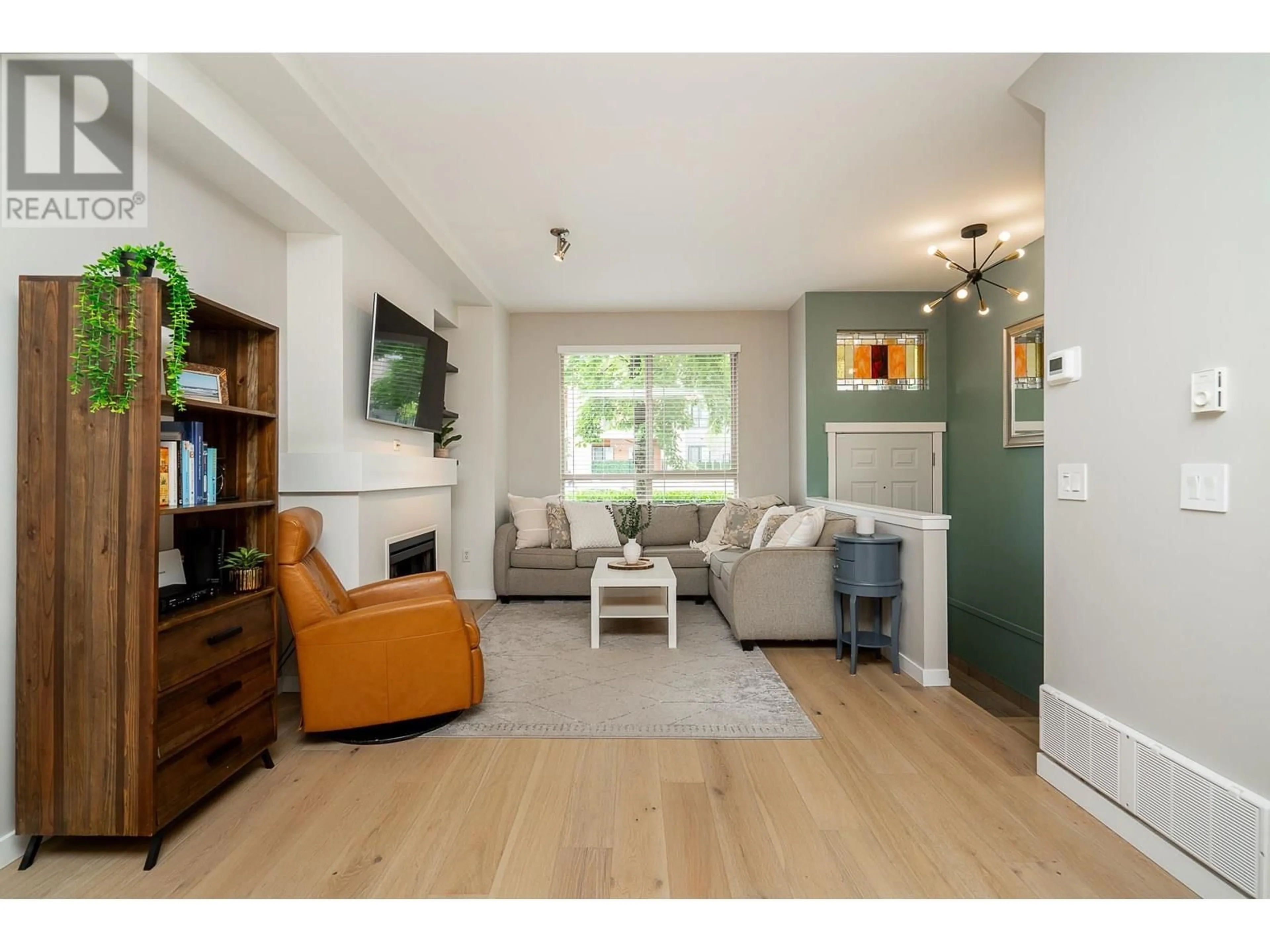 Living room with furniture, wood/laminate floor for 3 - 100 KLAHANIE DRIVE, Port Moody British Columbia V3H5K3