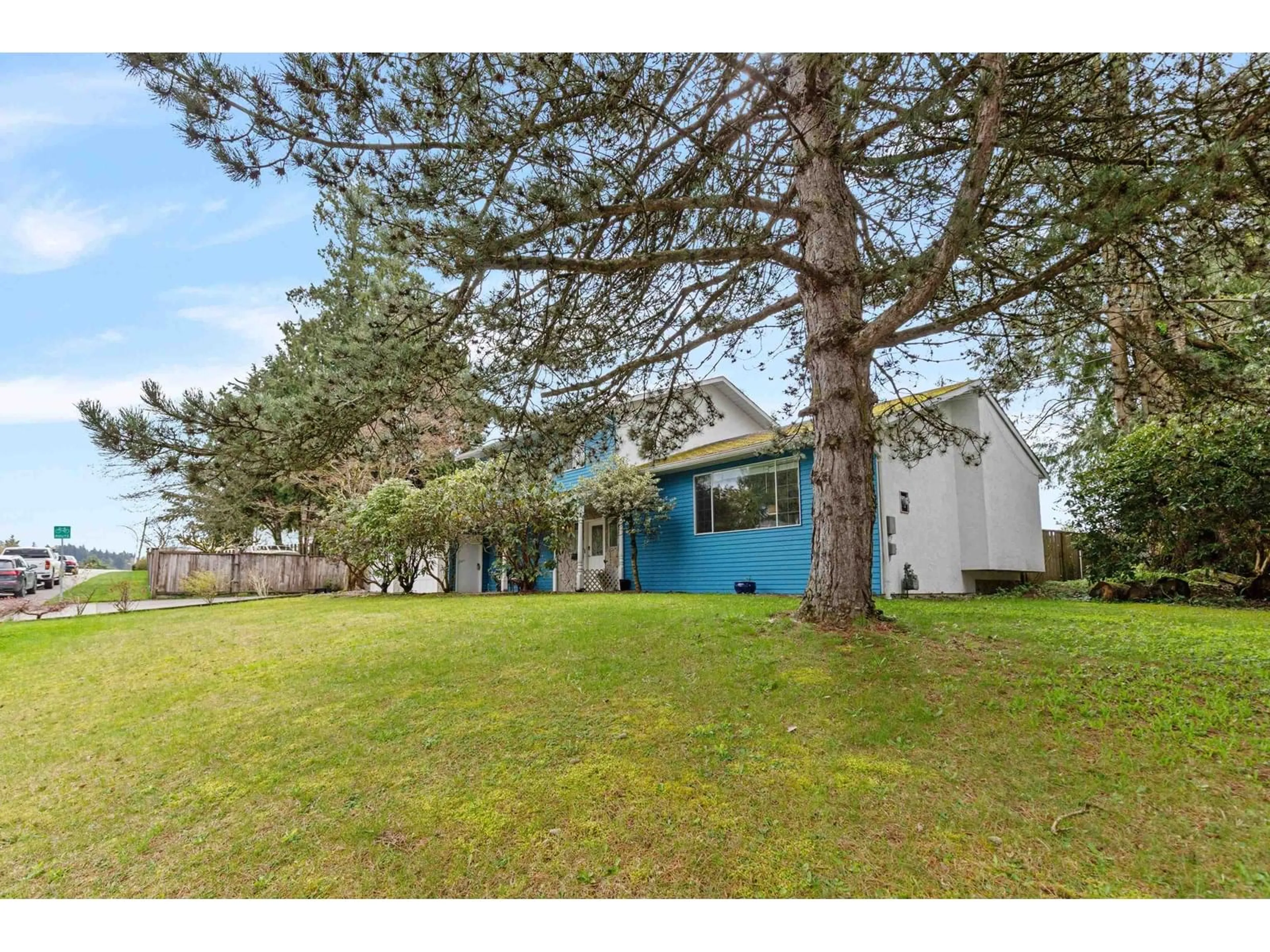 A pic from outside/outdoor area/front of a property/back of a property/a pic from drone, unknown for 33444 BEST, Mission British Columbia V2V5Z2