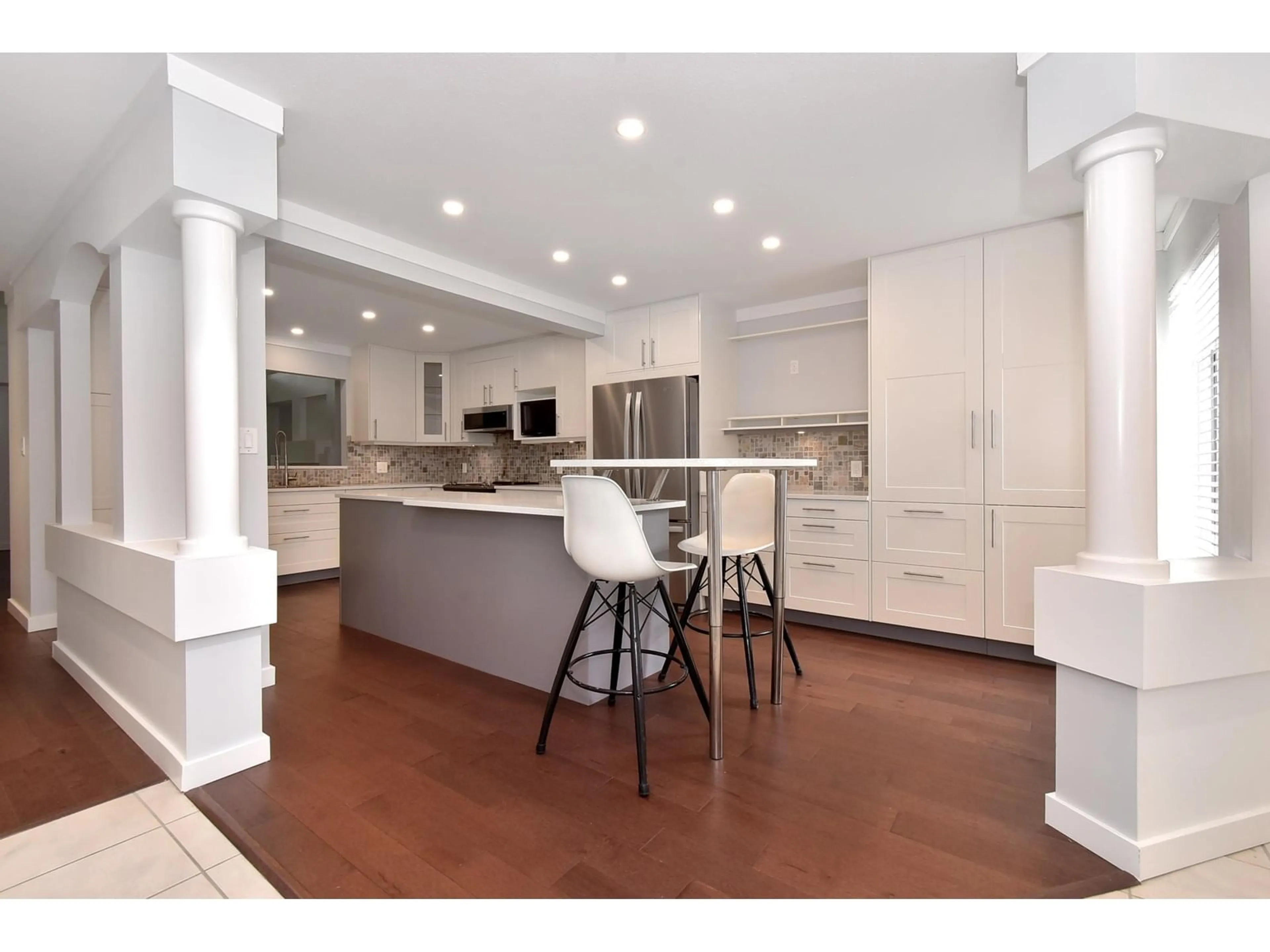 Open concept kitchen, unknown for 66 - 2500 152, Surrey British Columbia V4P1M8