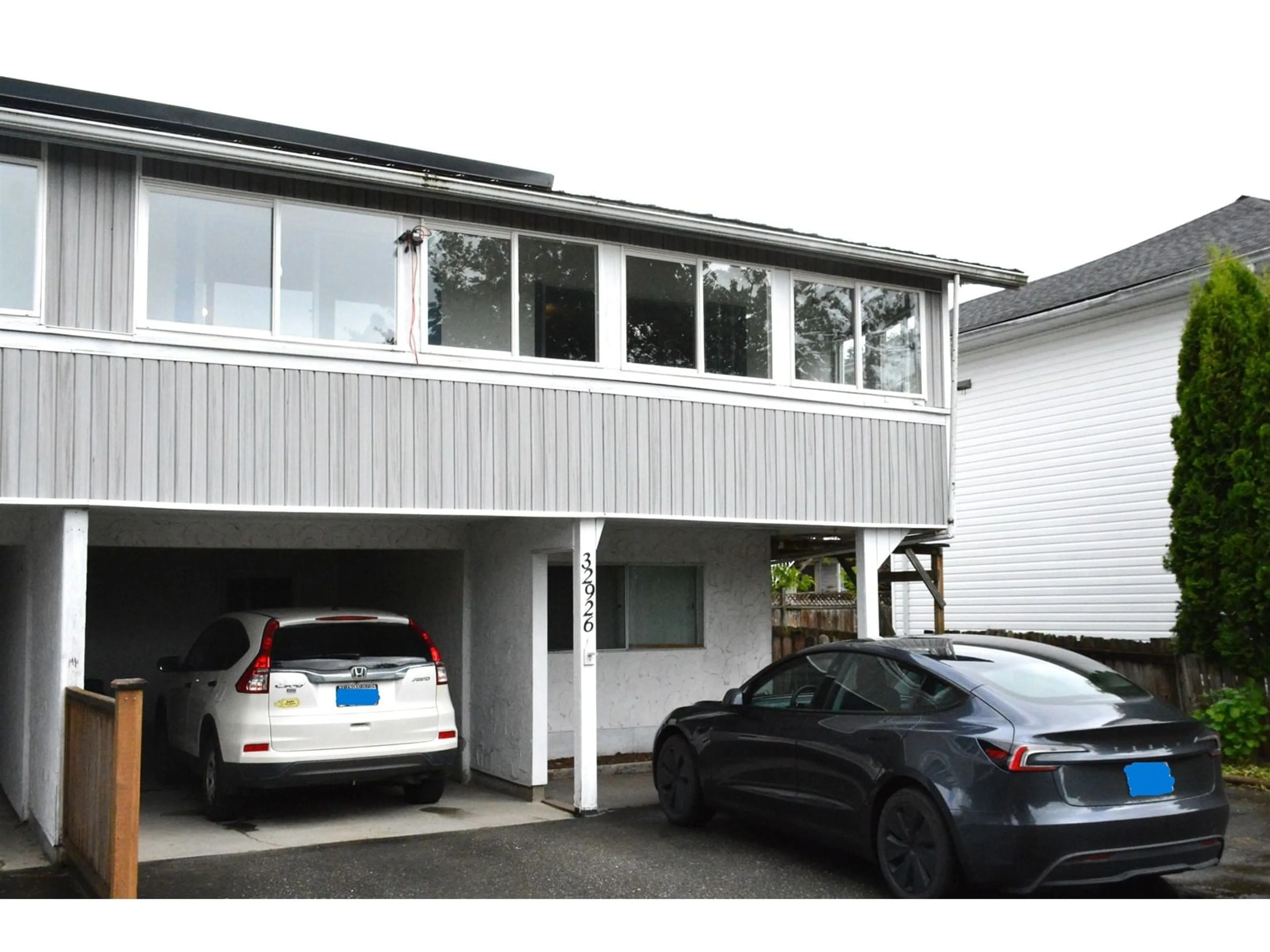 Indoor garage for 32926 5TH, Mission British Columbia V2V1V2