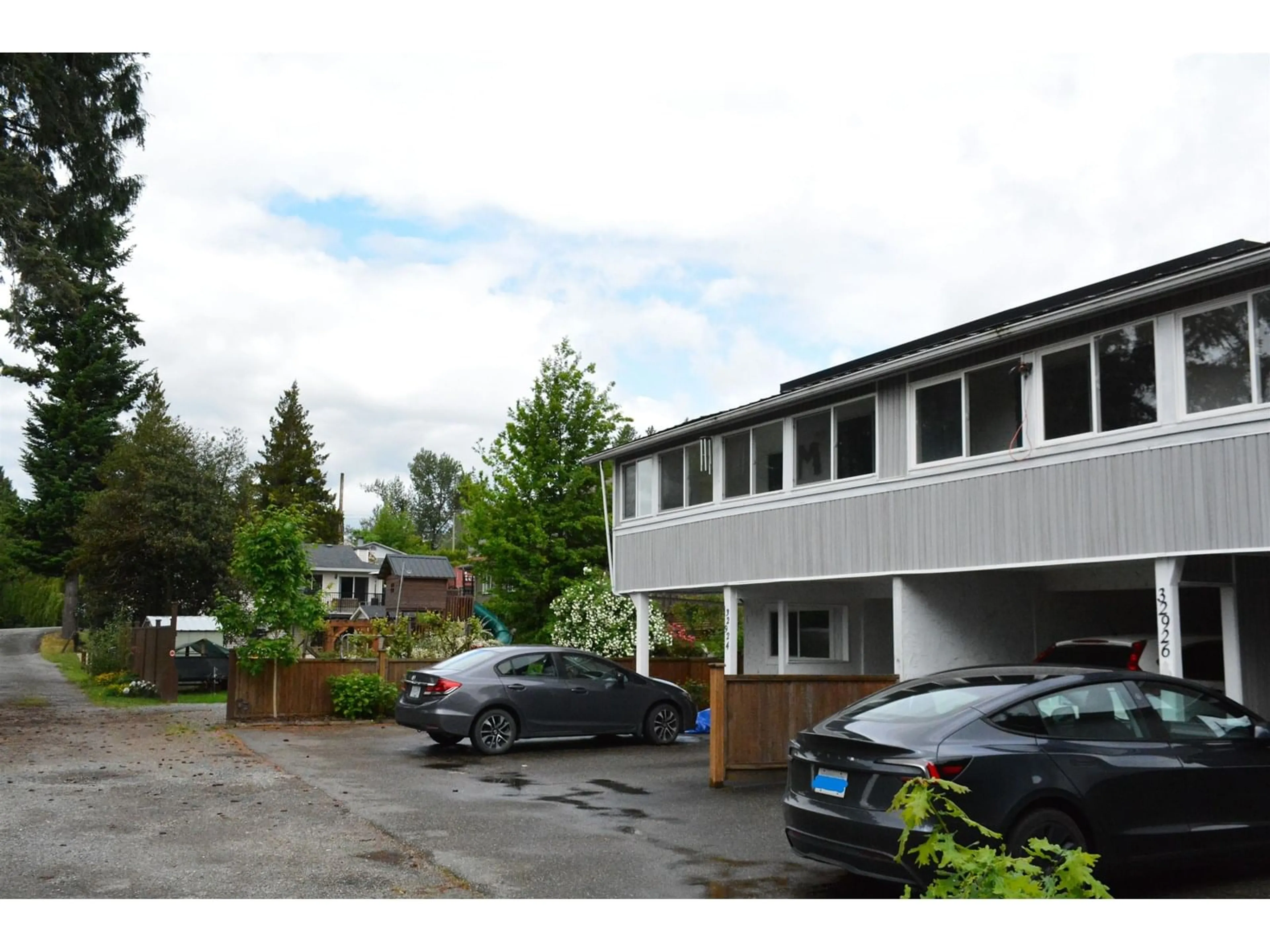 A pic from outside/outdoor area/front of a property/back of a property/a pic from drone, unknown for 32926 5TH, Mission British Columbia V2V1V2