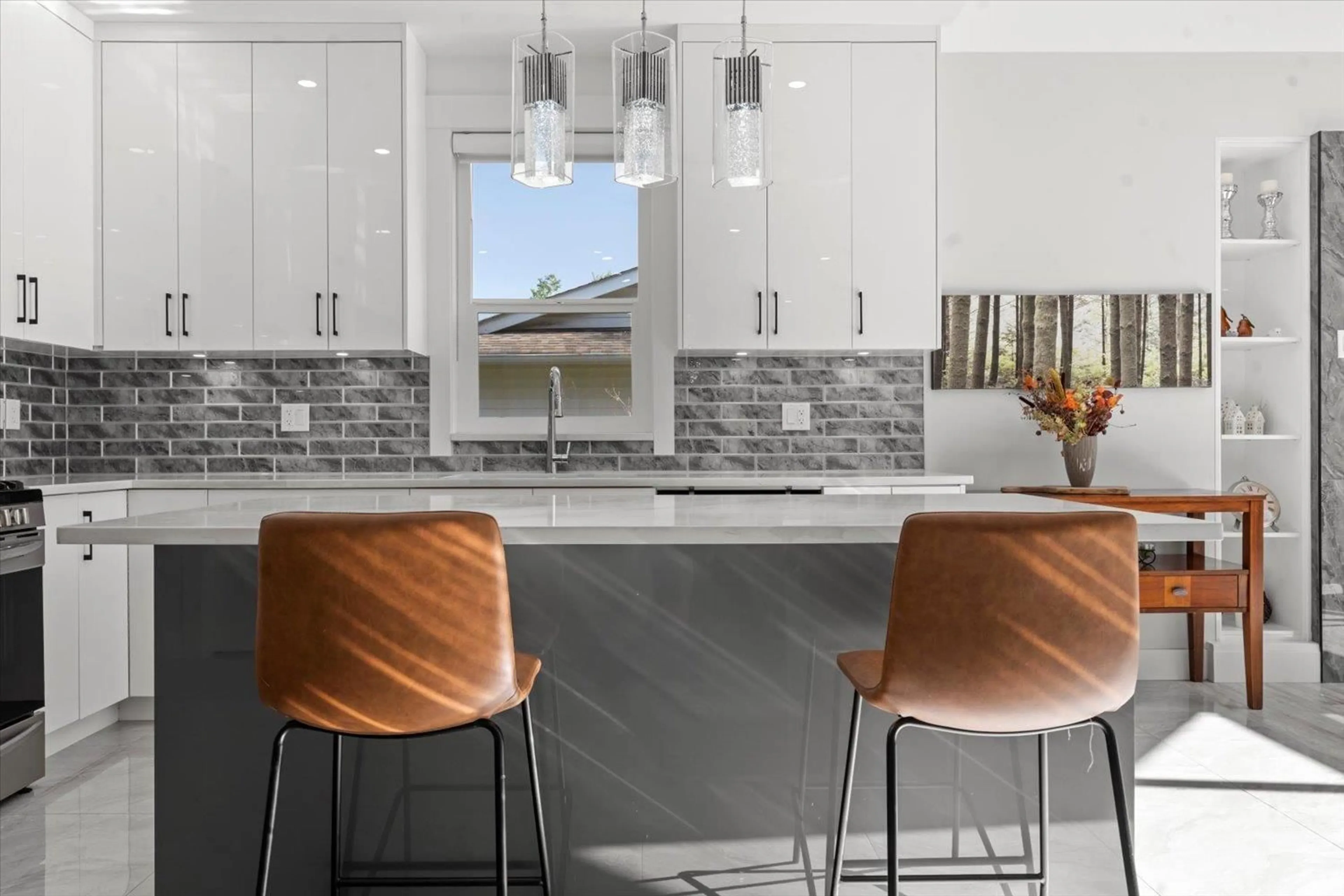 Contemporary kitchen, ceramic/tile floor for 835 MYNG CRESCENT, Harrison Hot Springs British Columbia V0M1K0