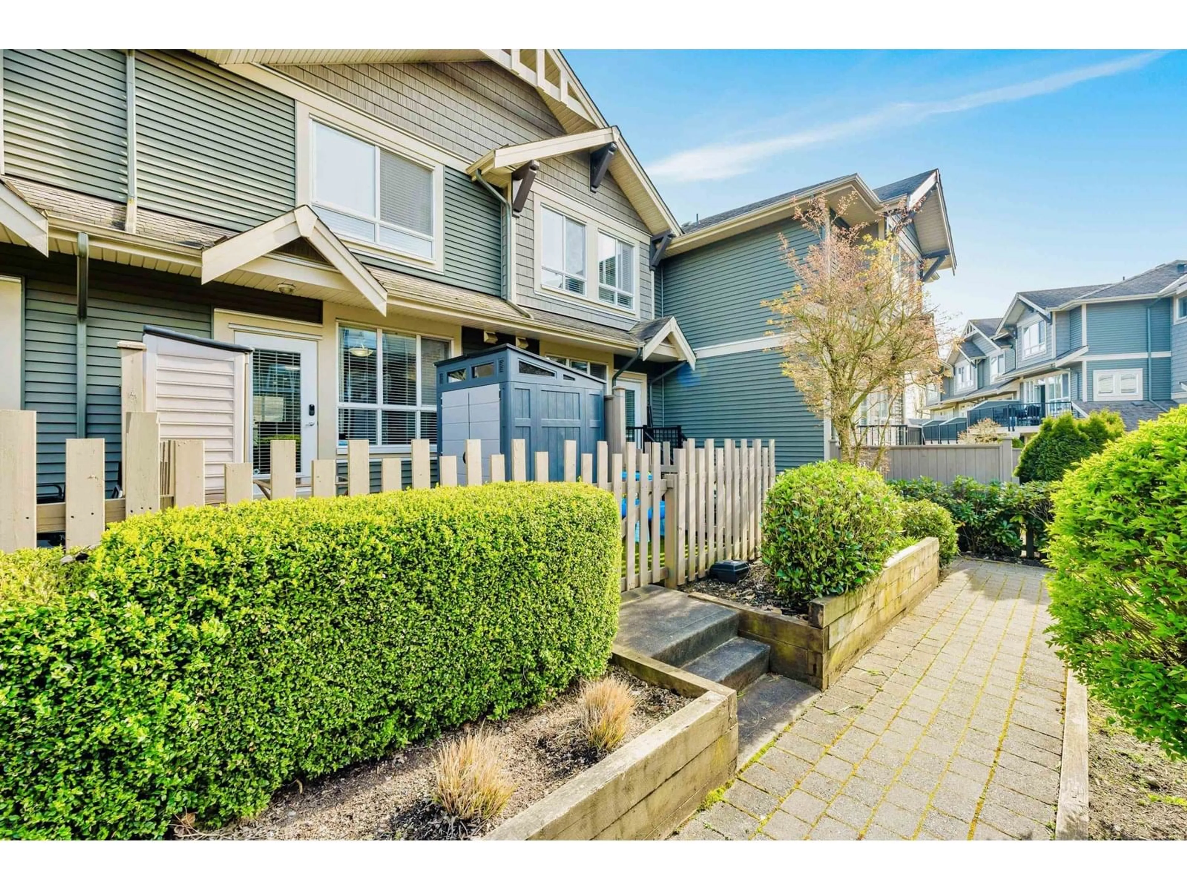 Home with vinyl exterior material, street for 71 - 7848 170, Surrey British Columbia V4N6M4