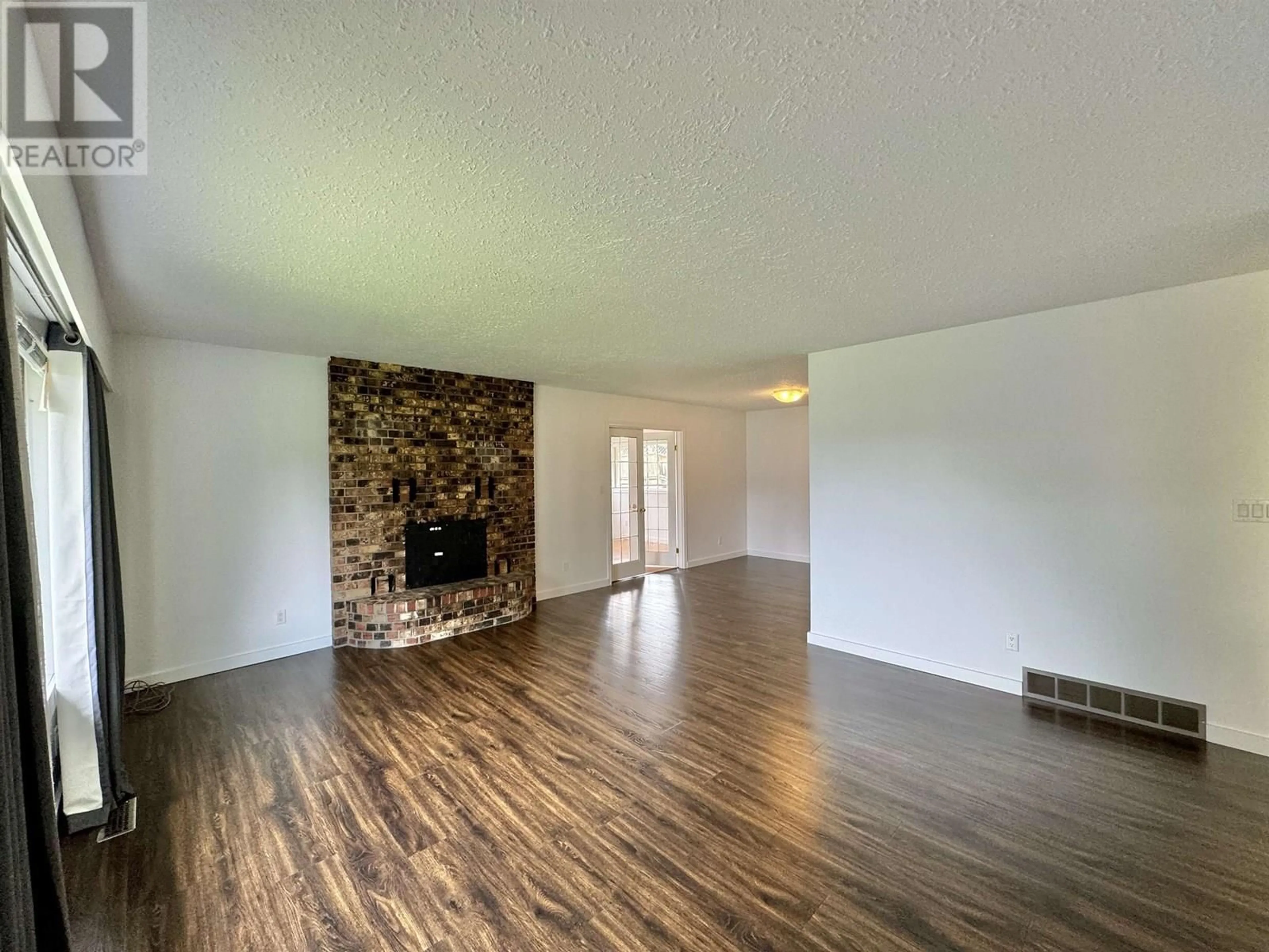 A pic of a room for 721 CARIBOO TRAIL, 100 Mile House British Columbia V0K2E1