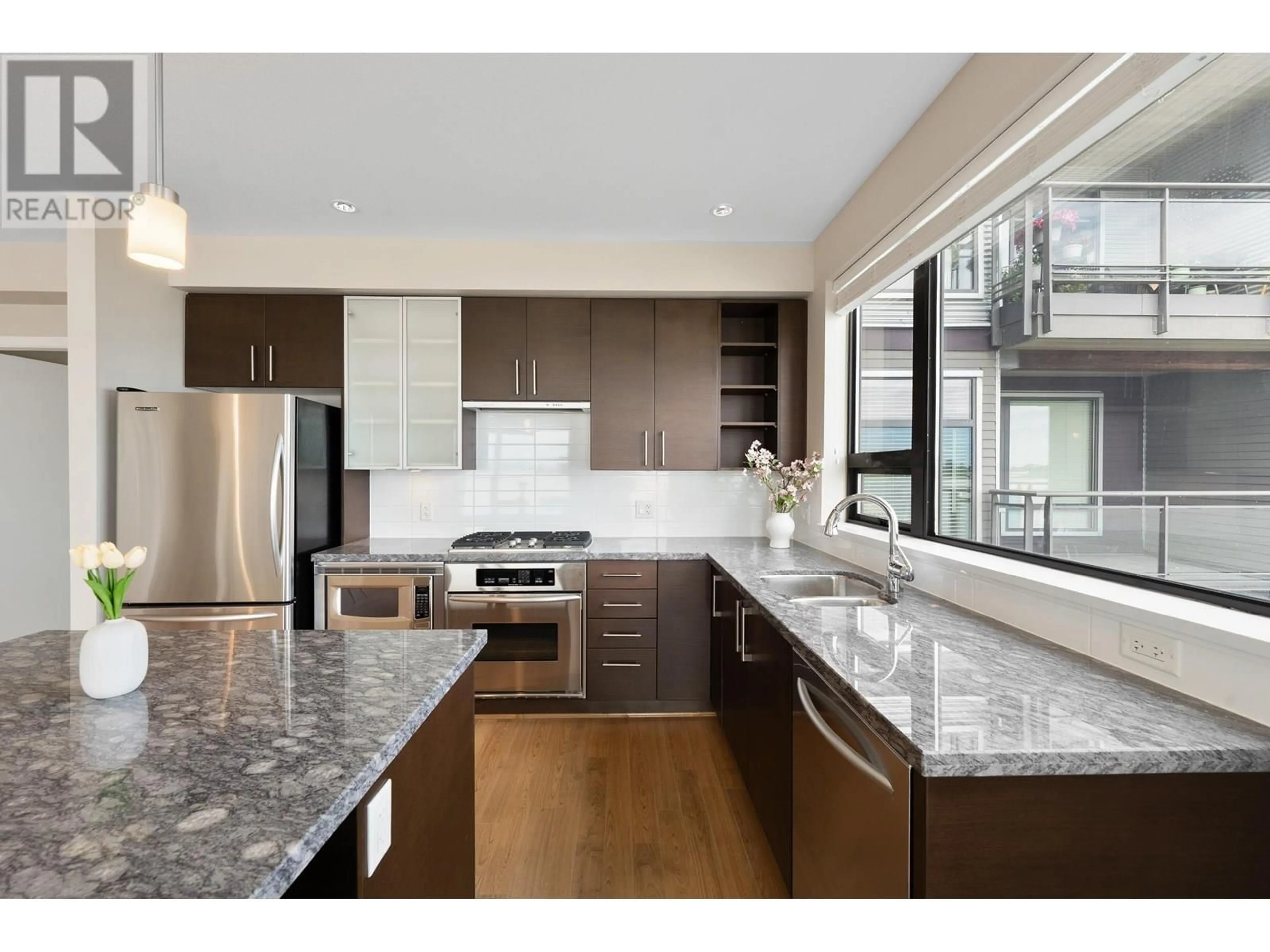 Contemporary kitchen, unknown for 311 - 14300 RIVERPORT WAY, Richmond British Columbia V6W0A4