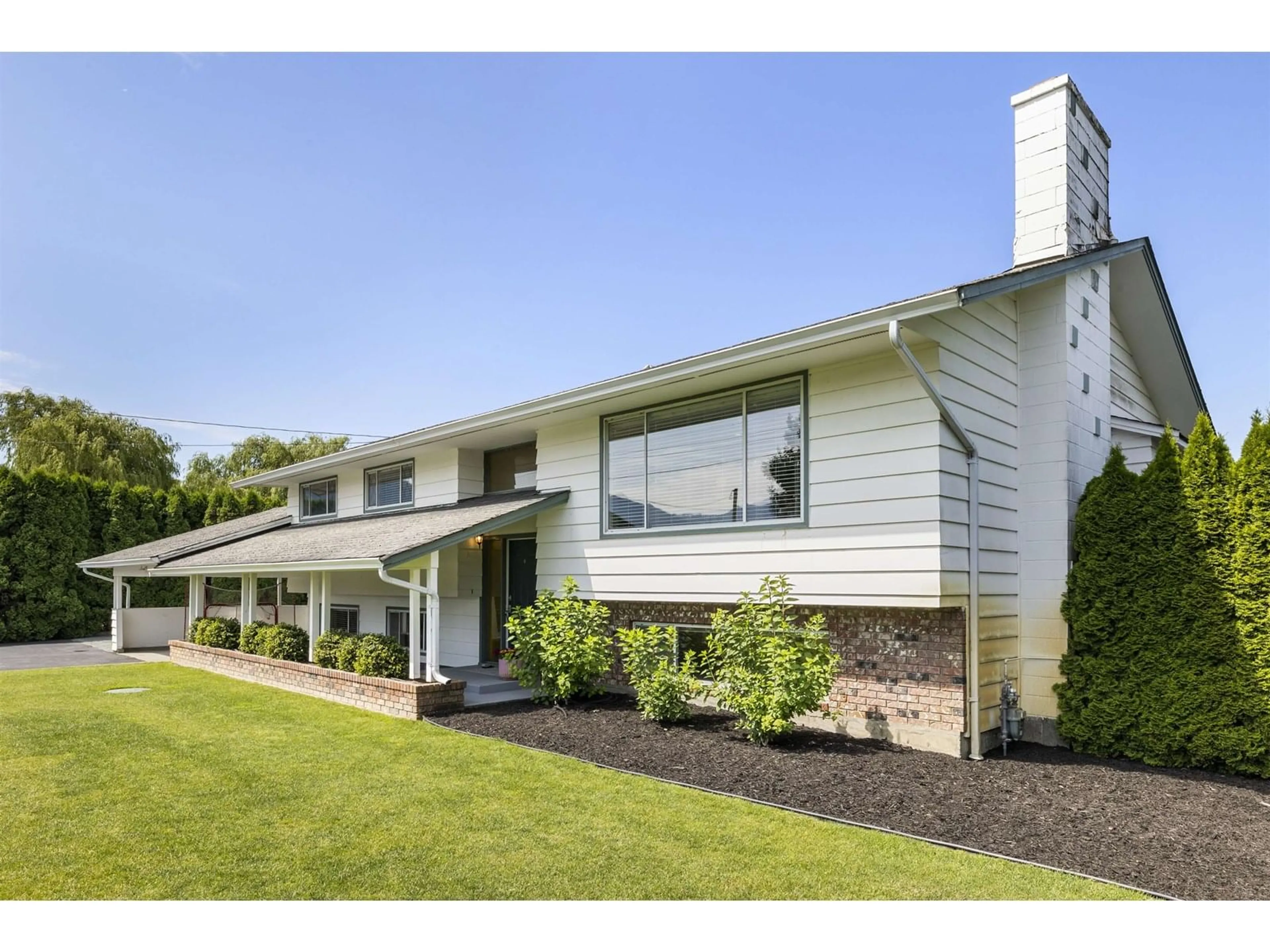 Home with vinyl exterior material, building for 6309 SUMAS PRAIRIE ROAD, Sardis - Greendale British Columbia V2R4N6