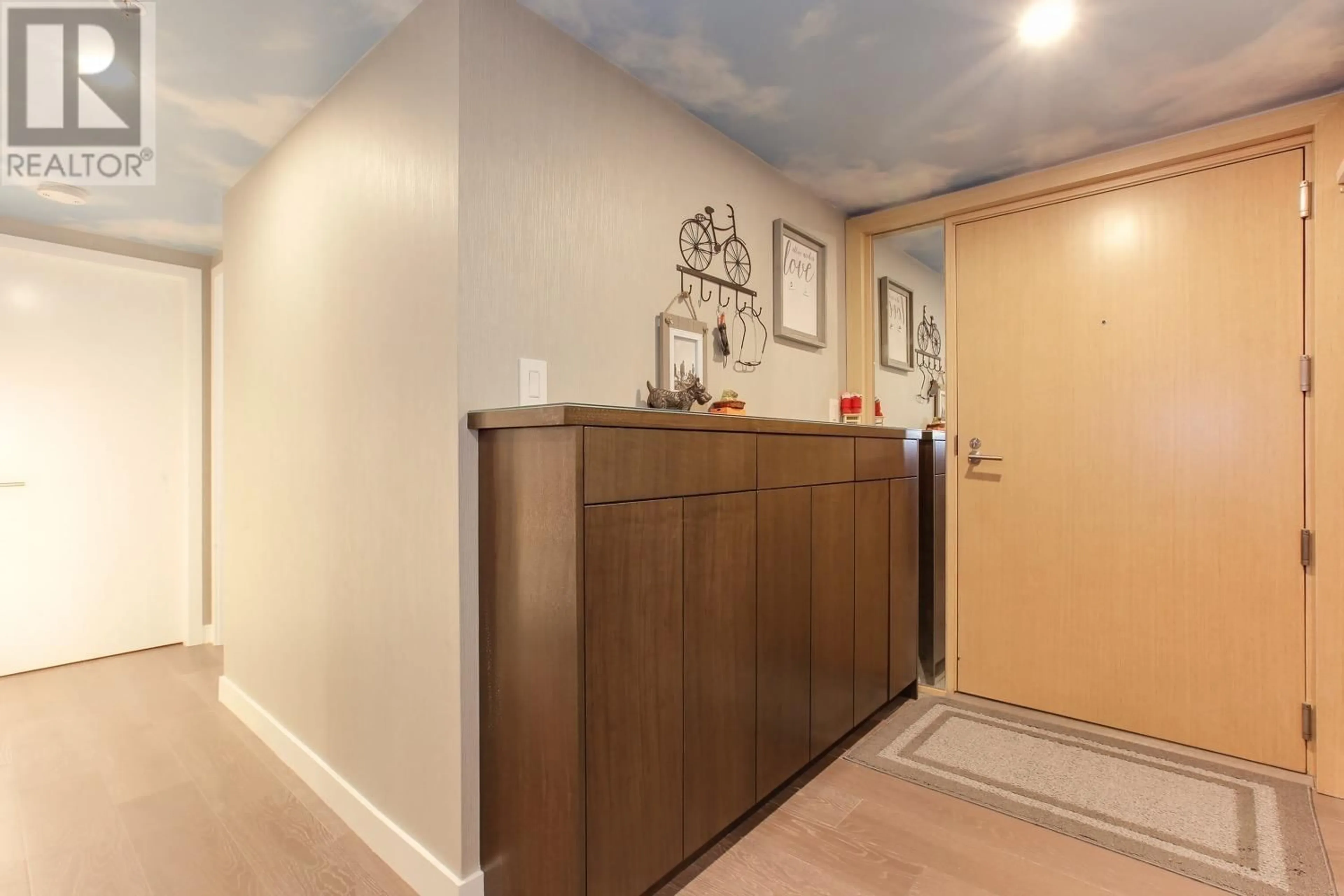 Indoor foyer for 1709 - 777 RICHARDS STREET, Vancouver British Columbia V6B0M6