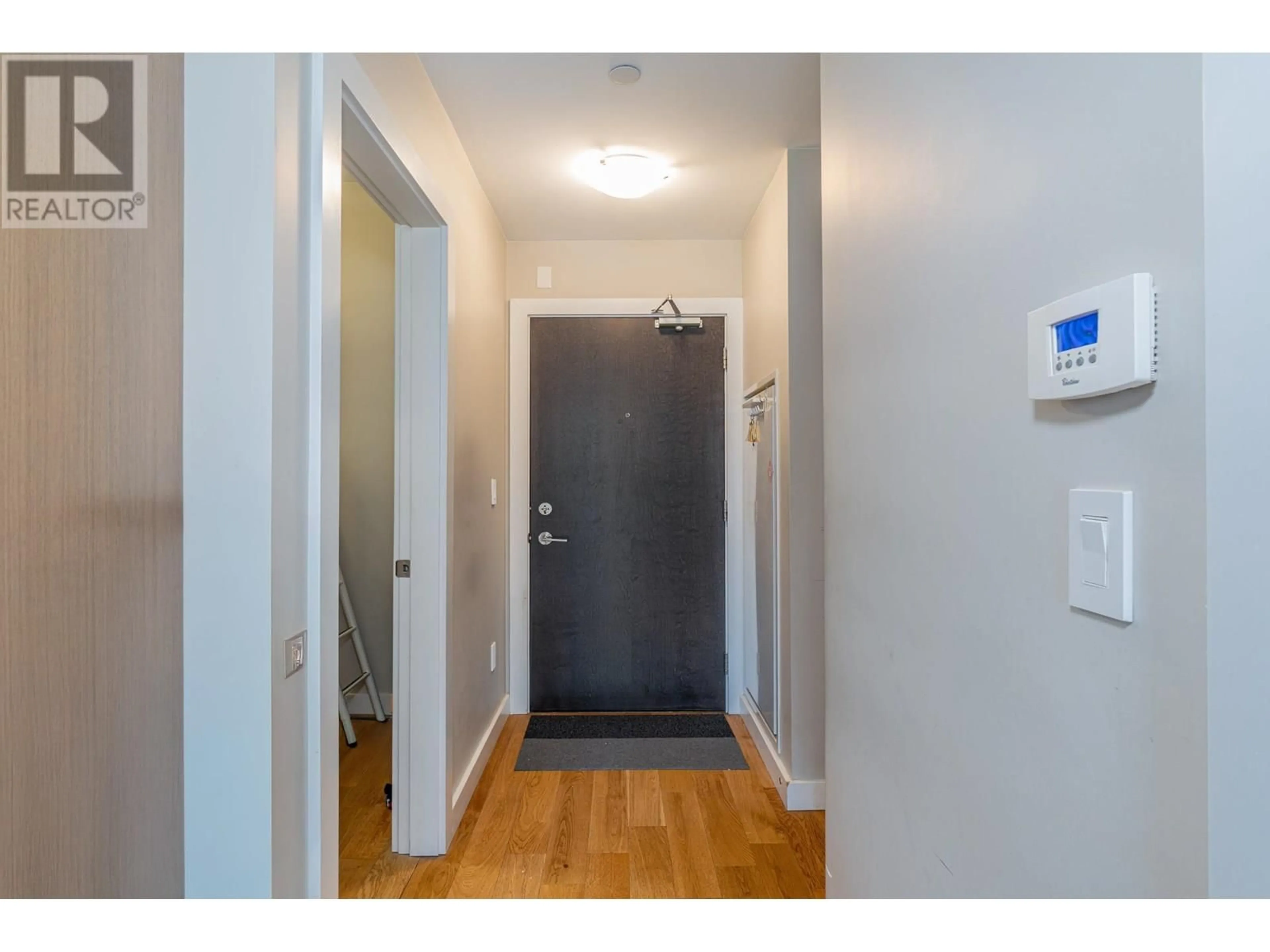 Indoor entryway for 513 - 5399 CEDARBRIDGE WAY, Richmond British Columbia V6X0L6