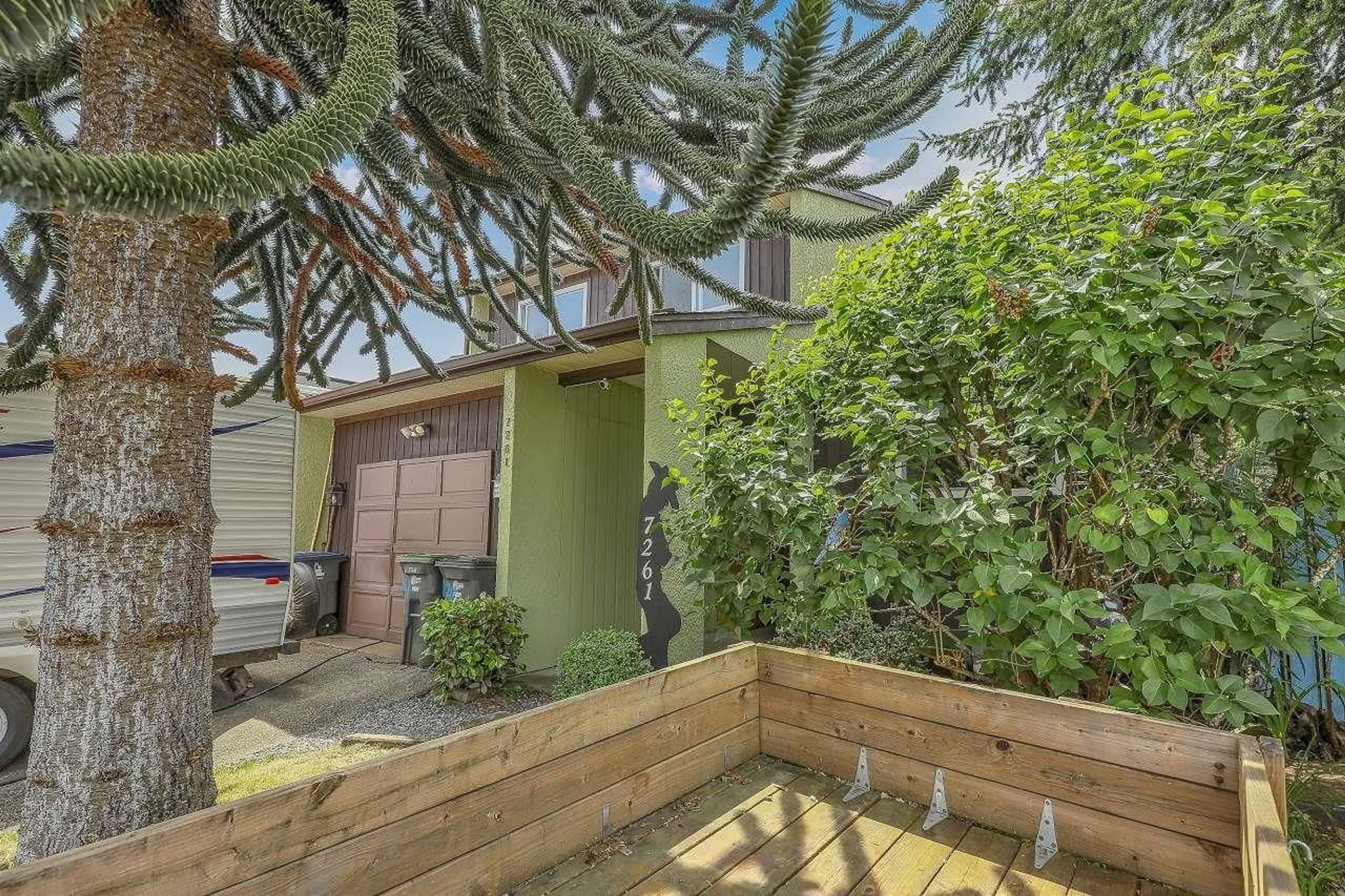 Patio, street for 7261 129B, Surrey British Columbia V3W6Z7