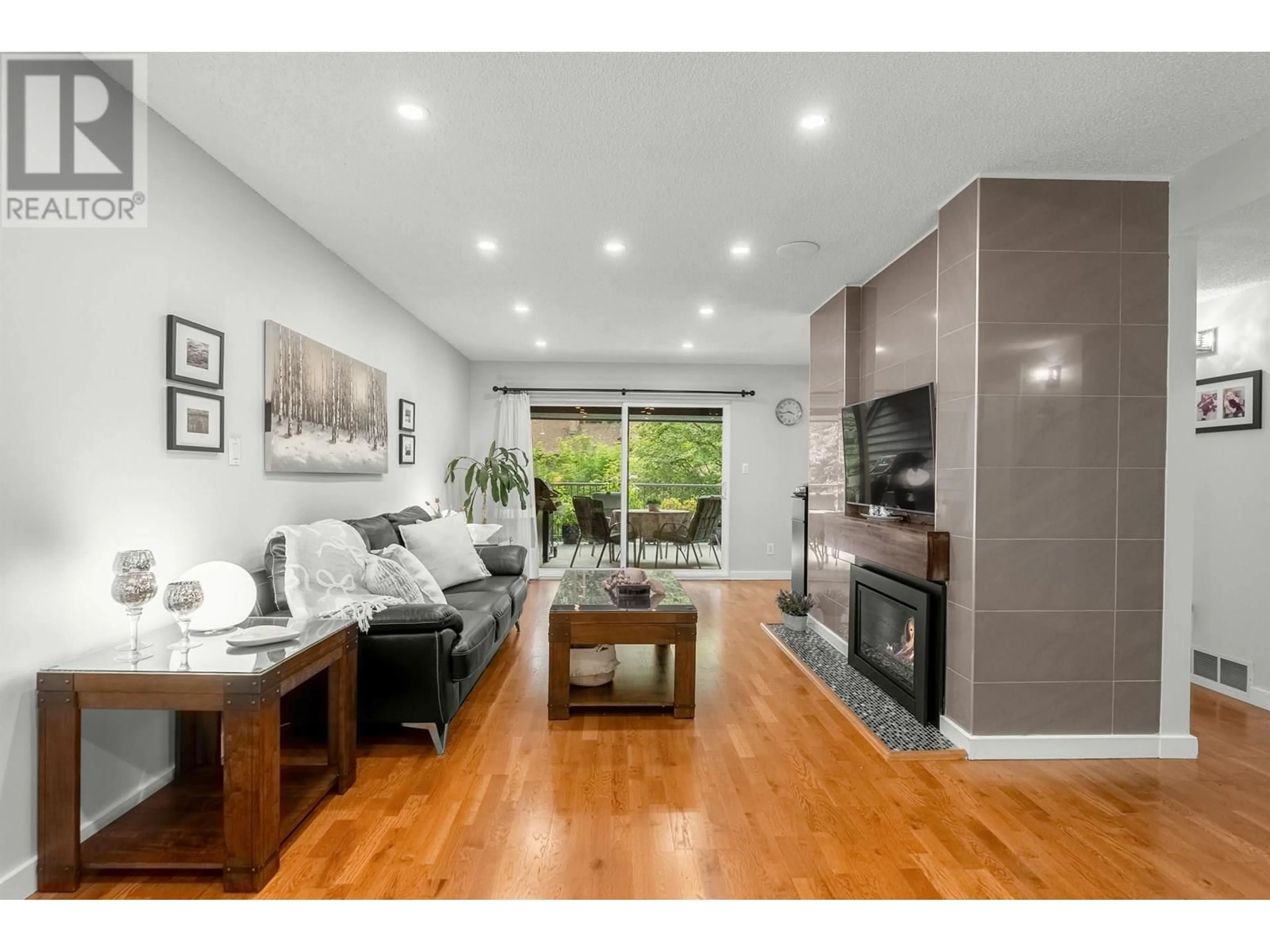 Living room with furniture, wood/laminate floor for 830 HENDECOURT ROAD, North Vancouver British Columbia V7K2Y2