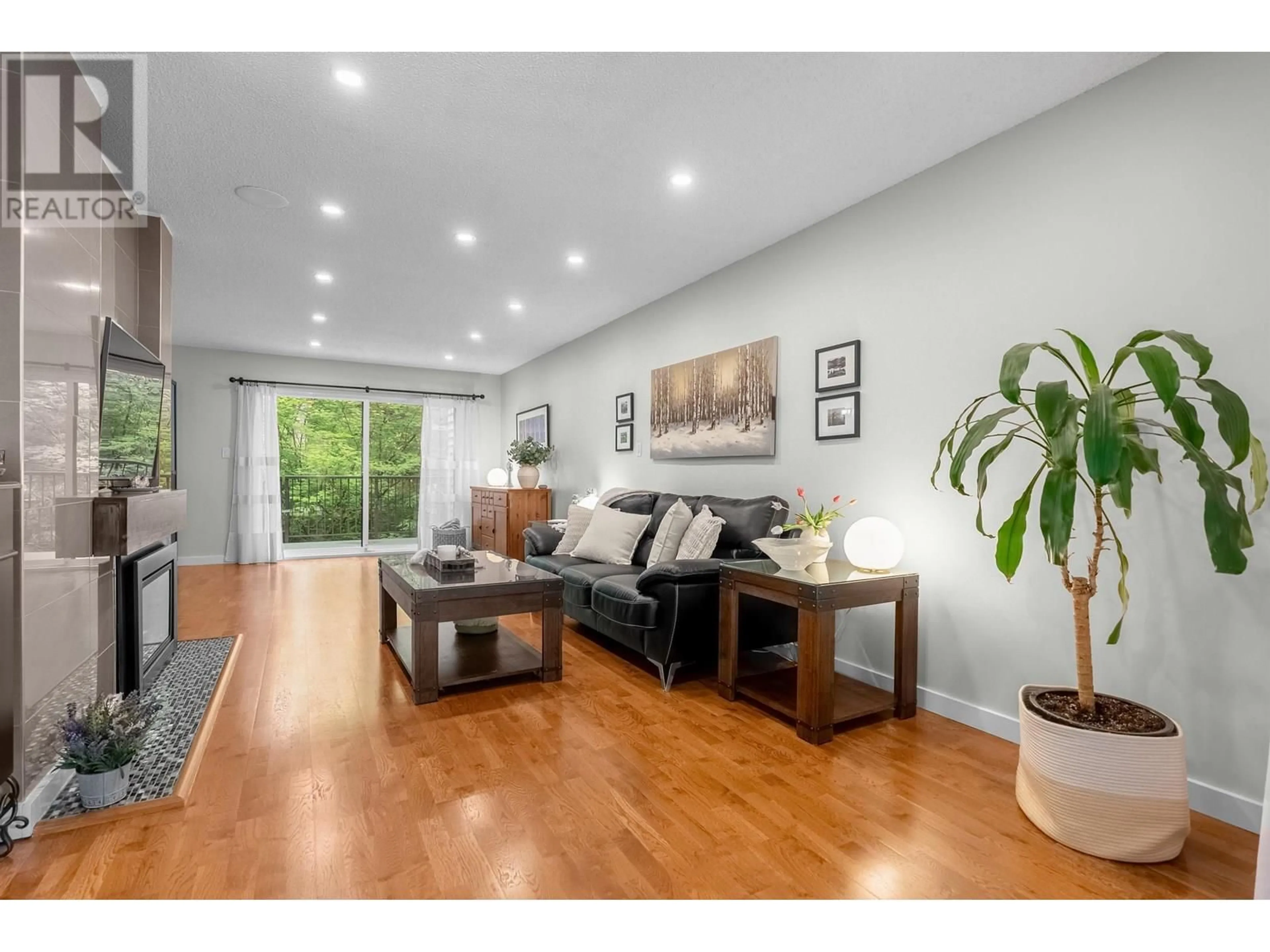 Living room with furniture, wood/laminate floor for 830 HENDECOURT ROAD, North Vancouver British Columbia V7K2Y2