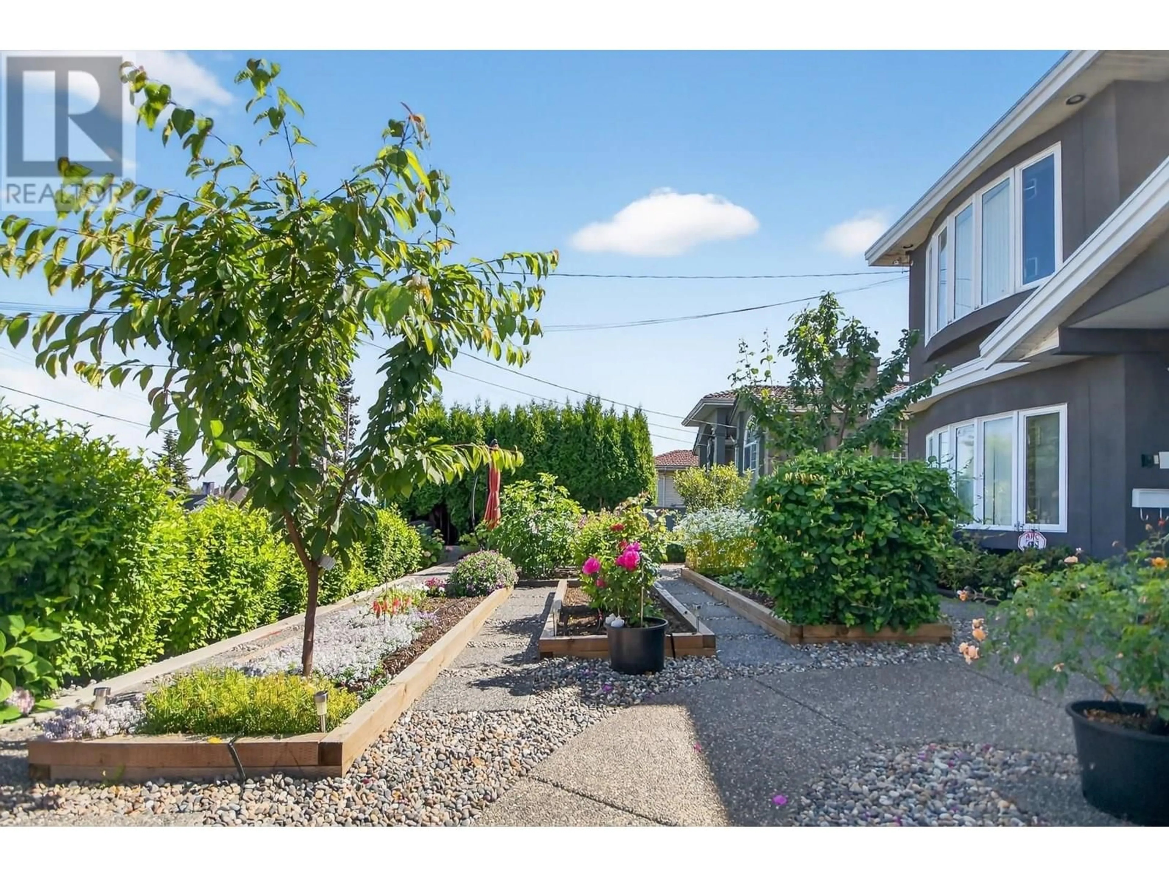 Patio, street for 7749 GILLEY AVENUE, Burnaby British Columbia V5J4Y1
